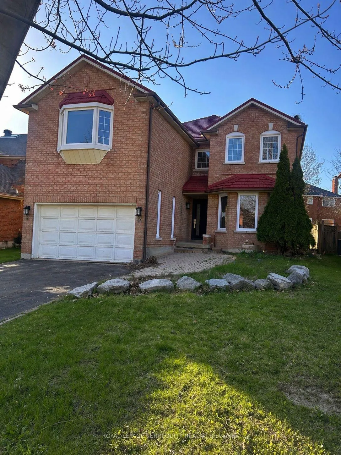 Photo 1 of 4 Sutton Court, Markham, Buttonville — HOMEH