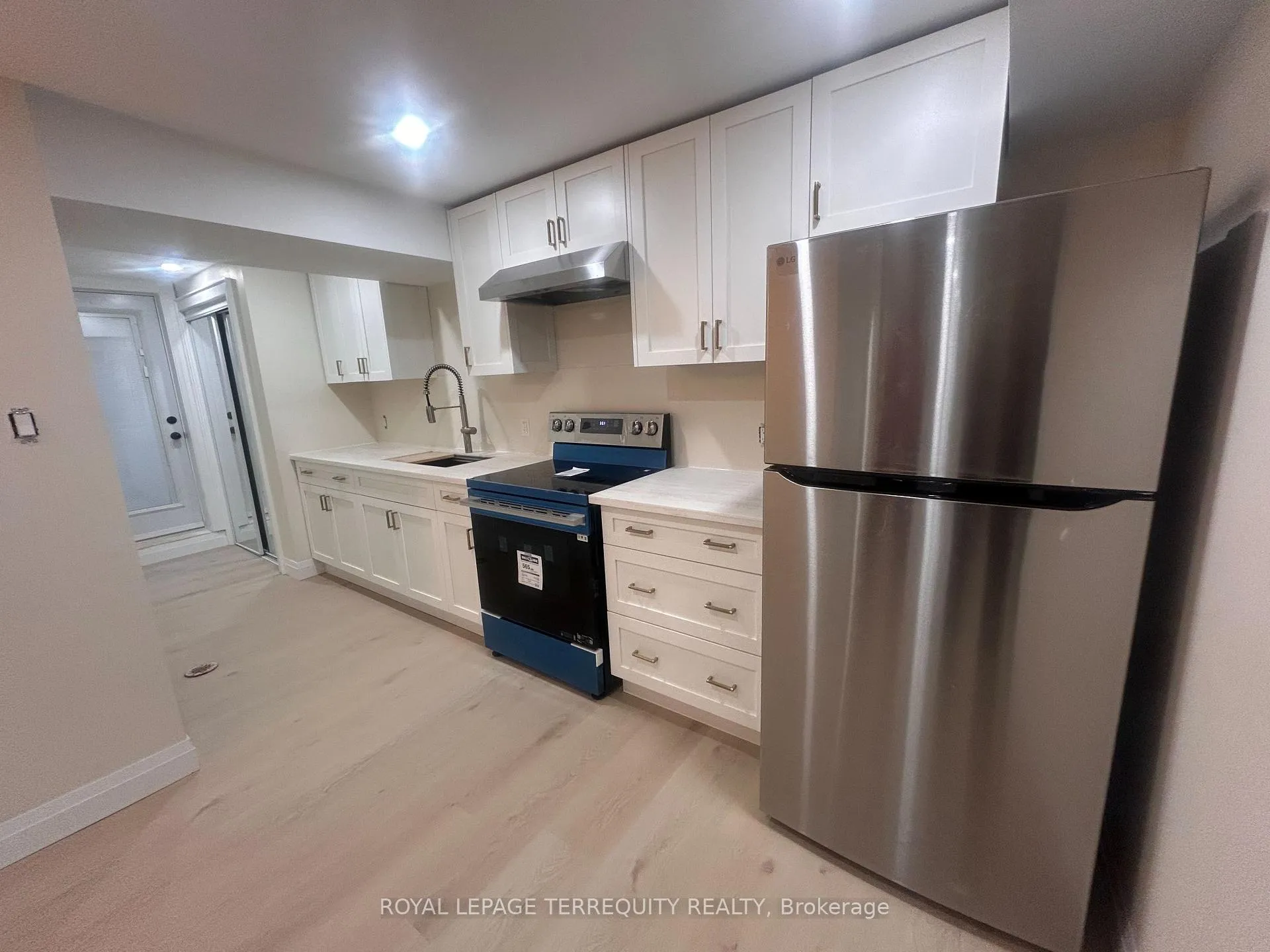 Photo 2 of 4 Sutton Court, Markham, Buttonville — HOMEH