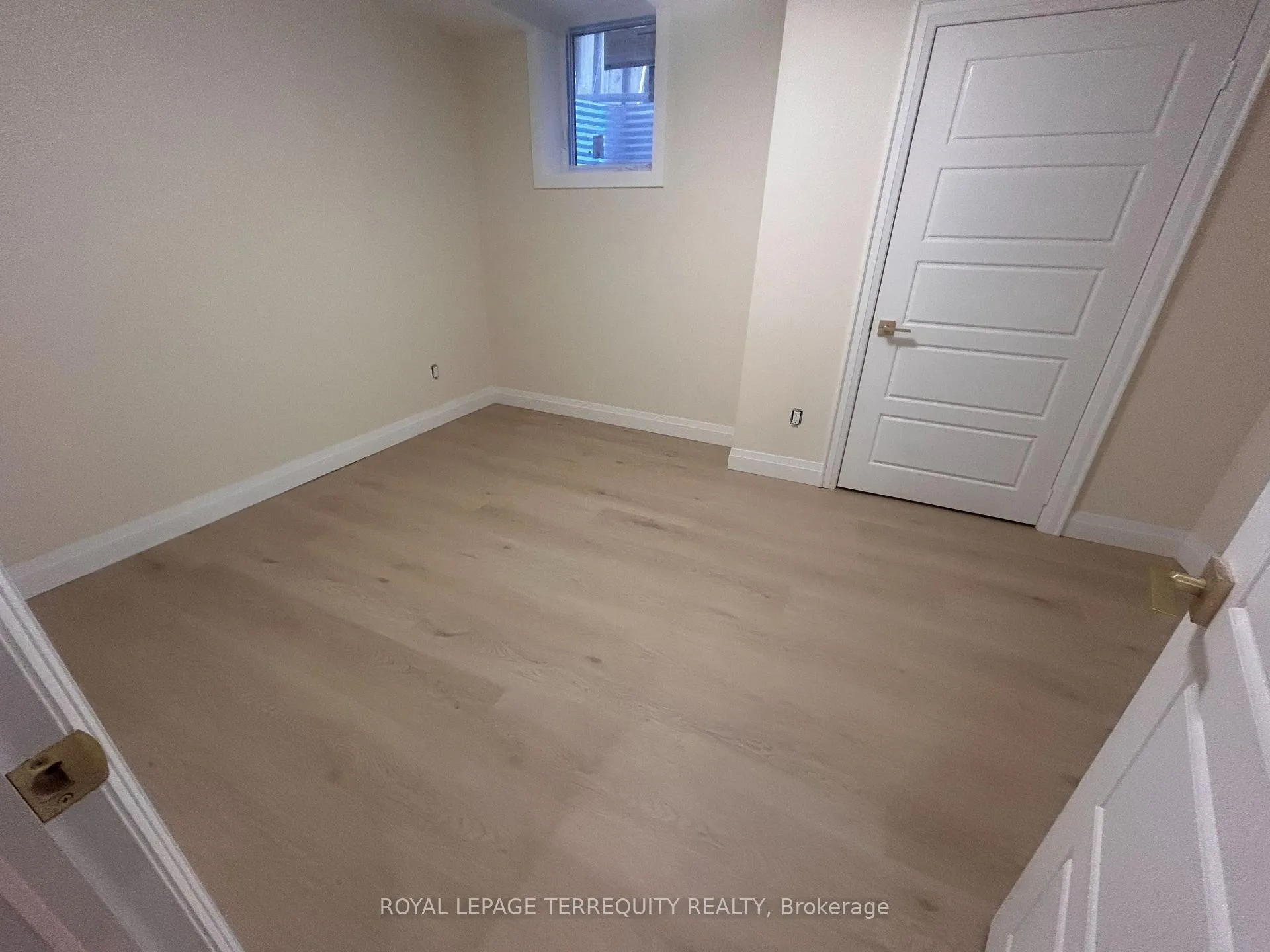 Photo 3 of 4 Sutton Court, Markham, Buttonville — HOMEH