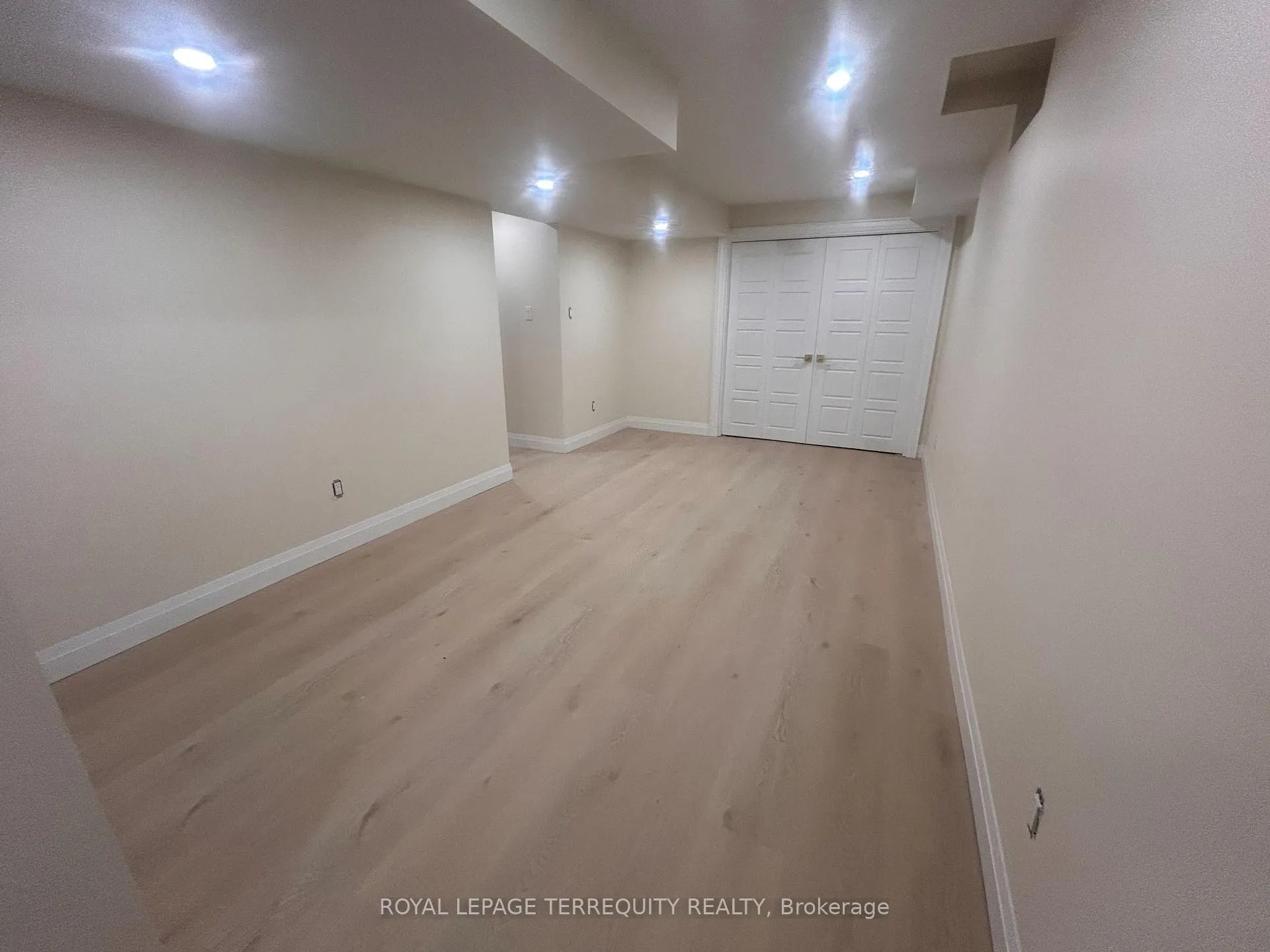 Photo 4 of 4 Sutton Court, Markham, Buttonville — HOMEH