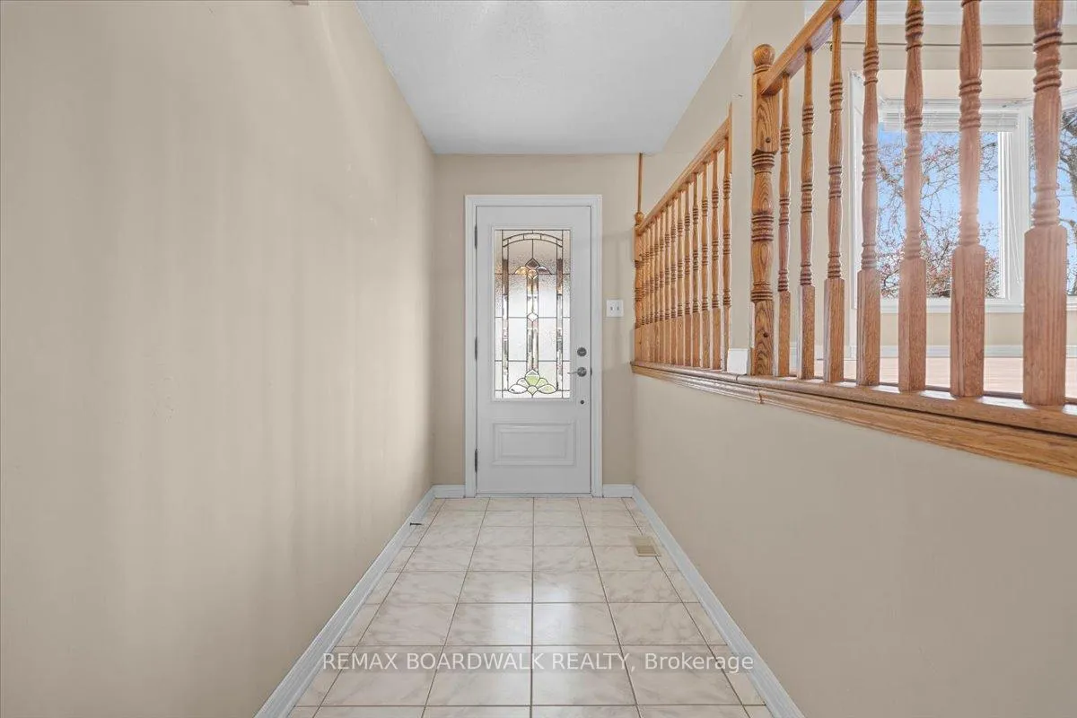 Photo 2 of 1195 St Jerome Crescent, Ottawa, Convent Glen North — HOMEH