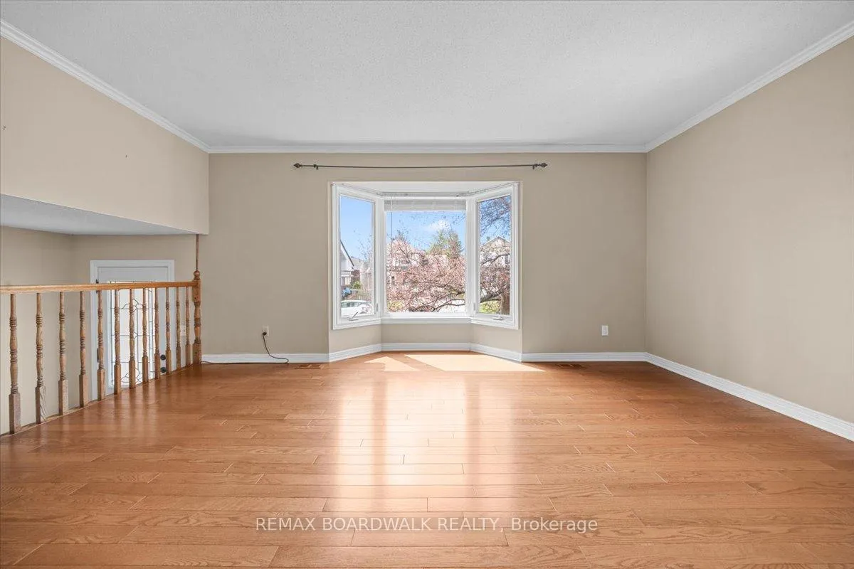 Photo 4 of 1195 St Jerome Crescent, Ottawa, Convent Glen North — HOMEH