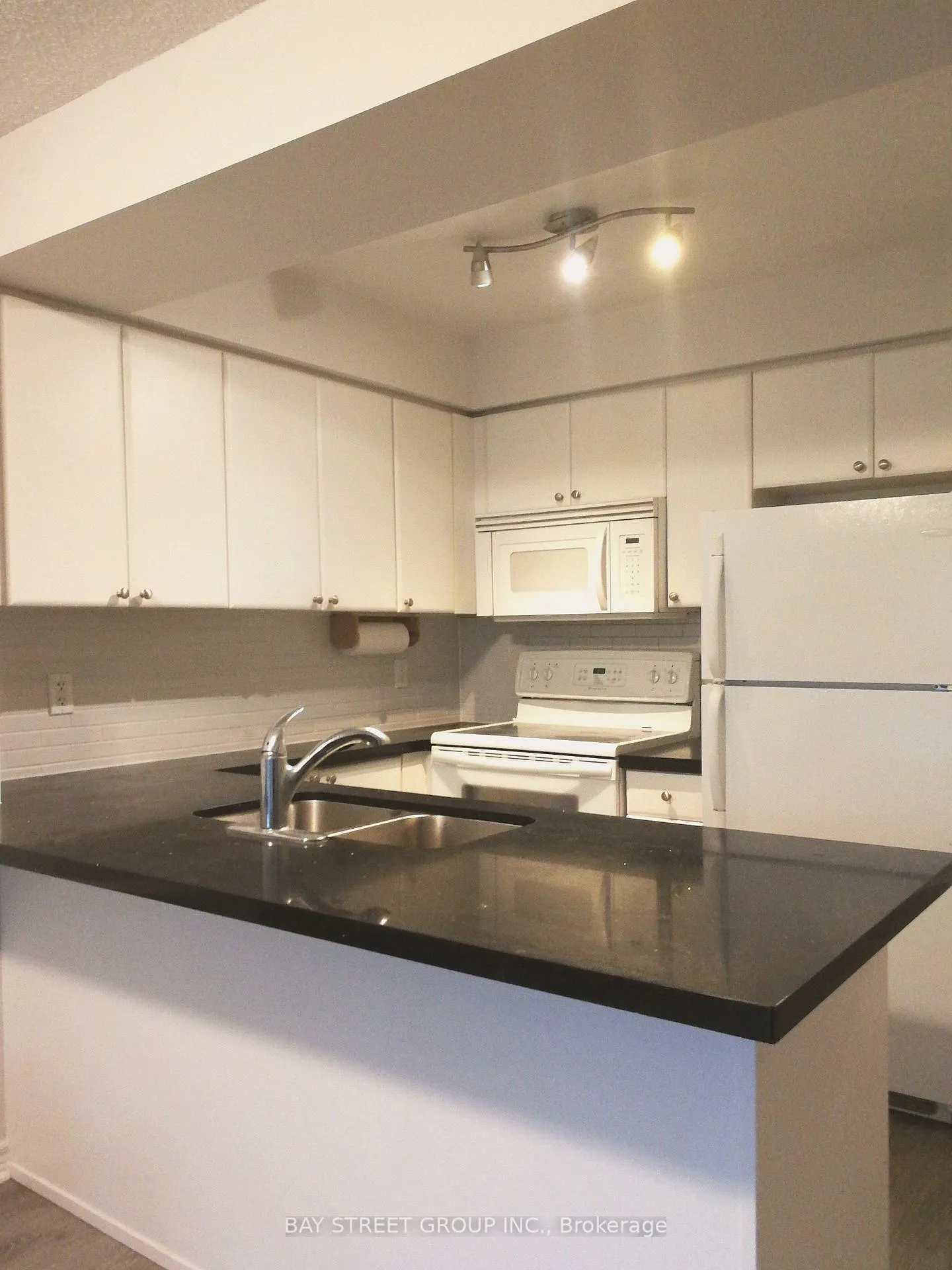 Photo 10 of Unit 1703, 763 Bay Street, Toronto, Bay Street Corridor — HOMEH