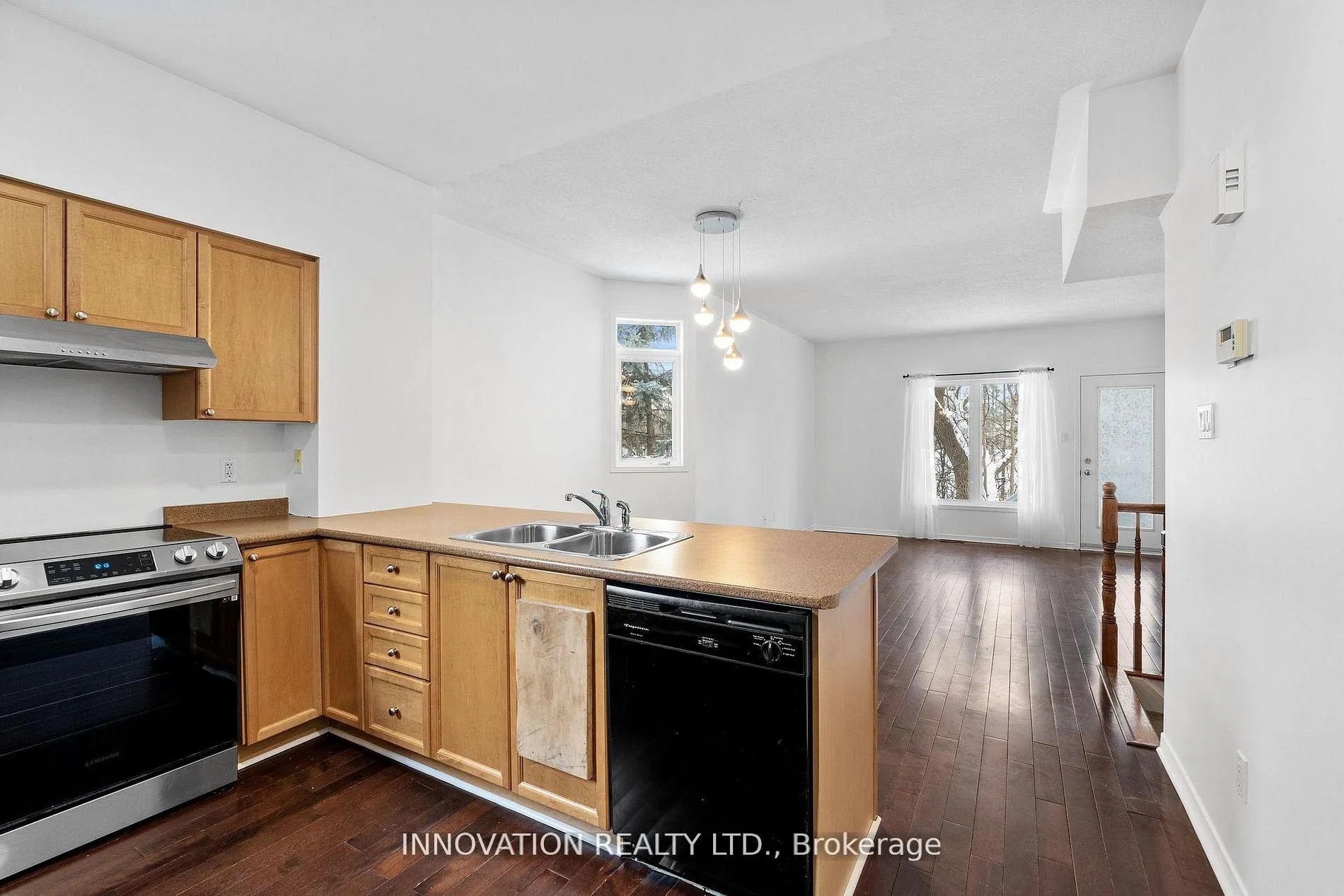 Photo 7 of Unit 9, 1032 Redtail Private, Ottawa, Cyrville — HOMEH