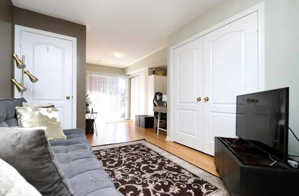 Photo 5 of 29 Denison Avenue, Brampton, Downtown Brampton — HOMEH