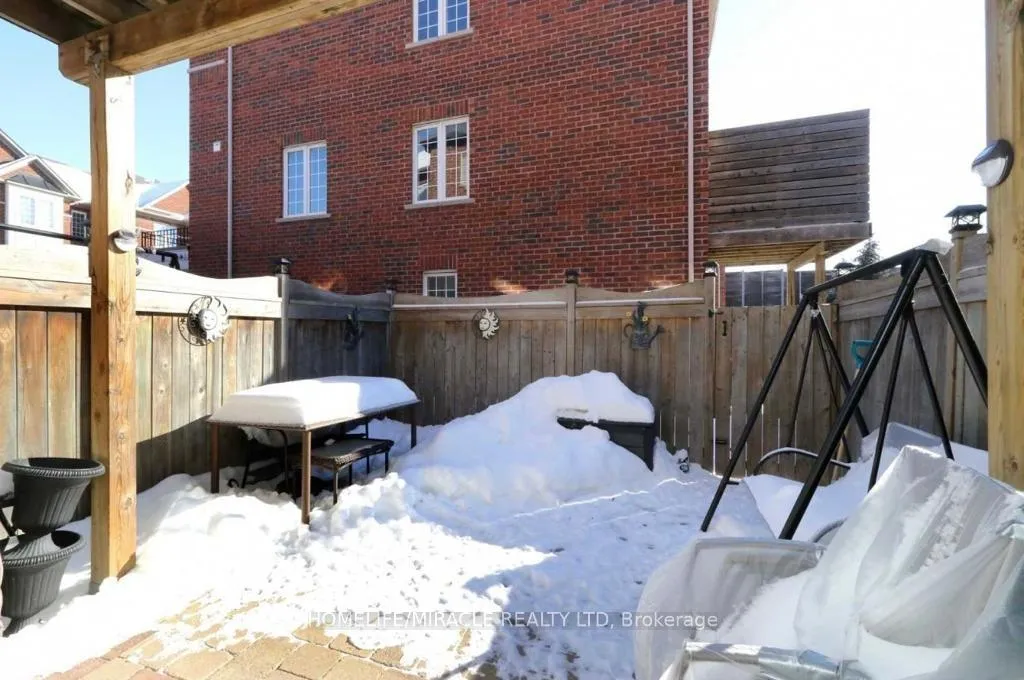 Photo 10 of 29 Denison Avenue, Brampton, Downtown Brampton — HOMEH