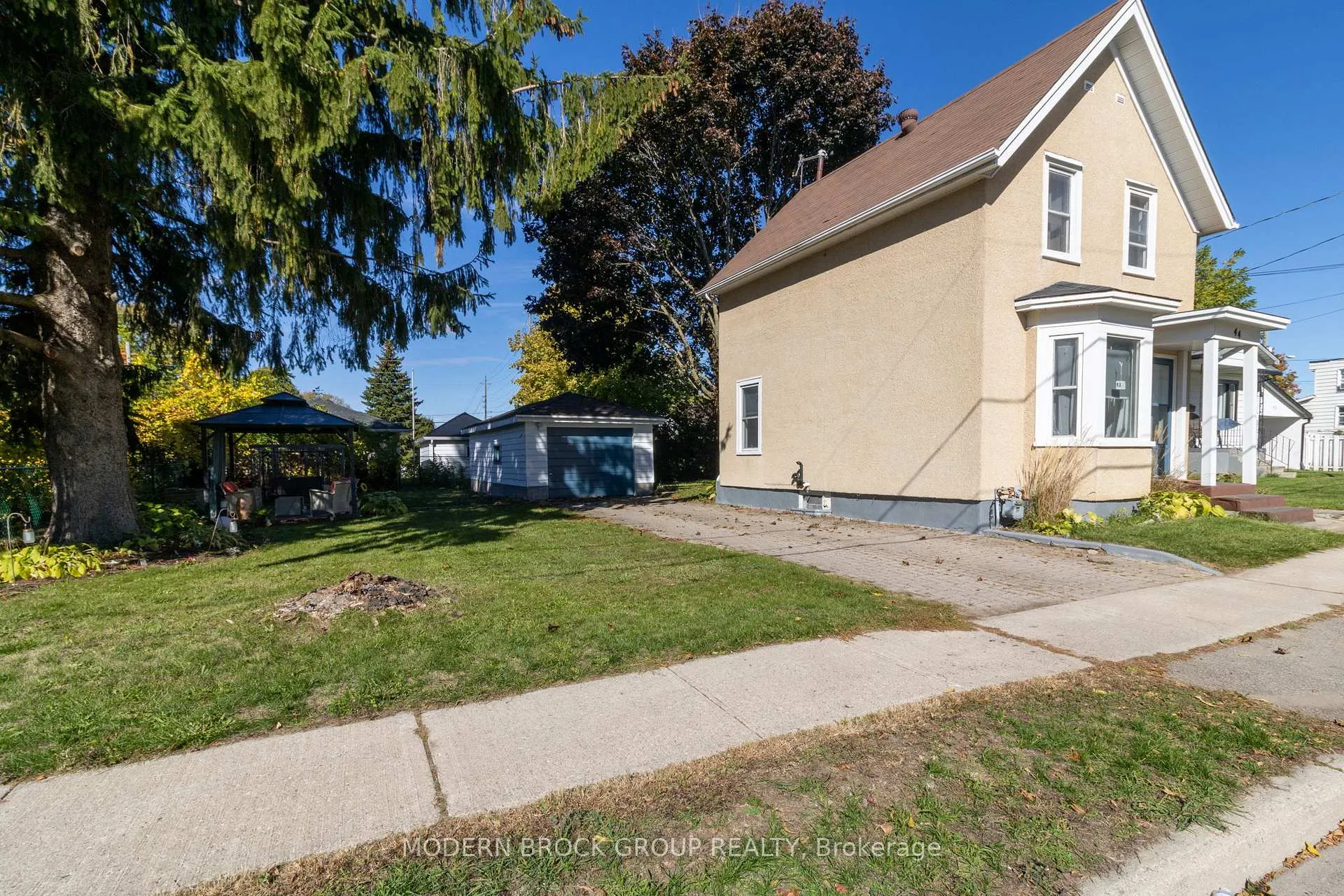 Photo 2 of 44 Havelock Street, Brockville — HOMEH