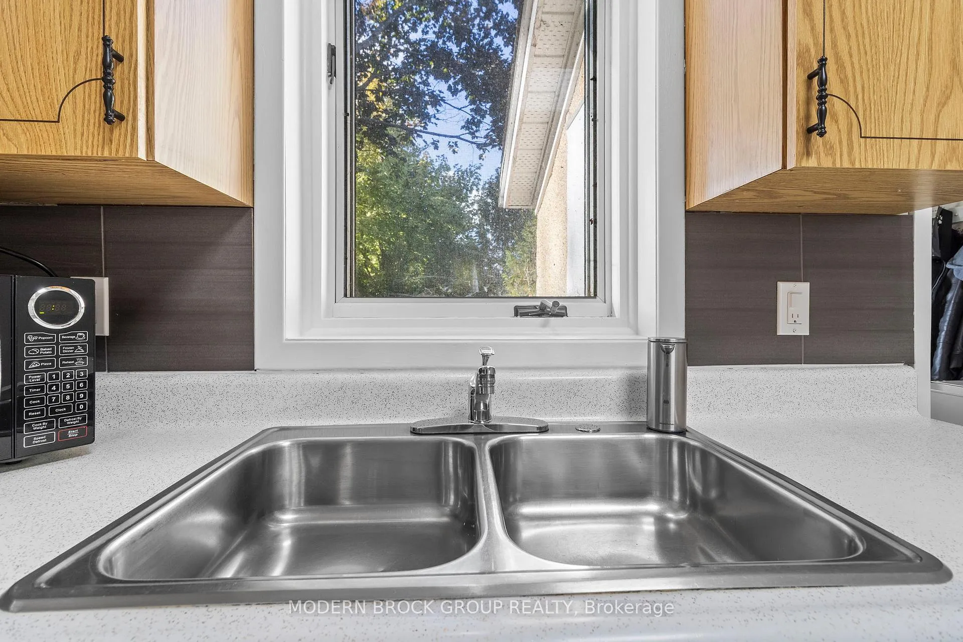 Photo 19 of 44 Havelock Street, Brockville — HOMEH