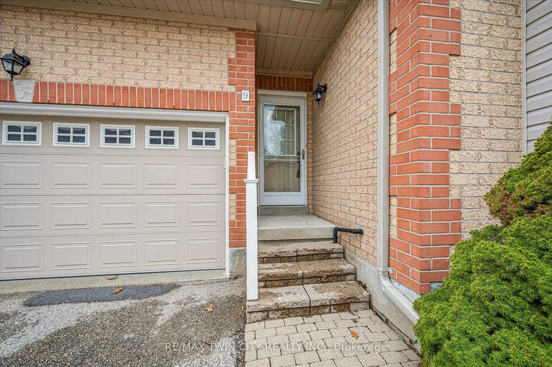 Photo 2 of Unit 9, 100 Idle Creek Drive, Kitchener — HOMEH