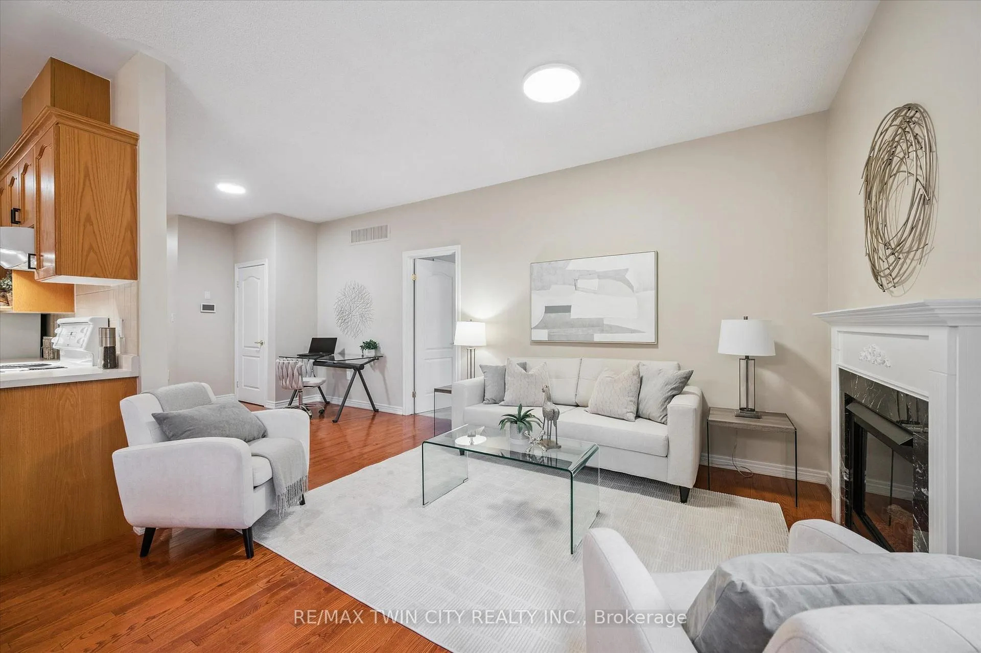Photo 4 of Unit 9, 100 Idle Creek Drive, Kitchener — HOMEH