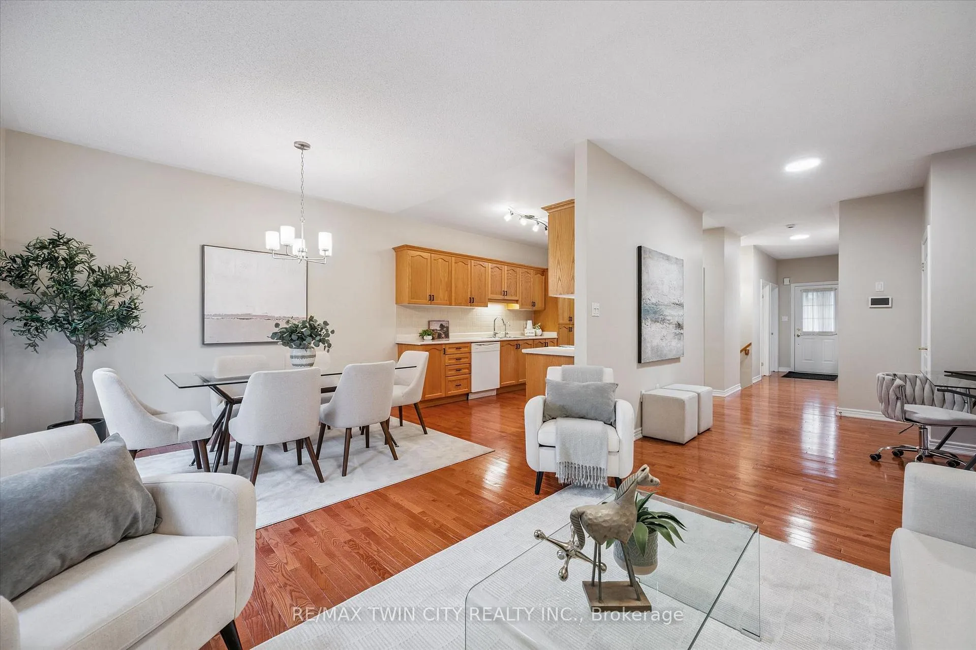 Photo 5 of Unit 9, 100 Idle Creek Drive, Kitchener — HOMEH