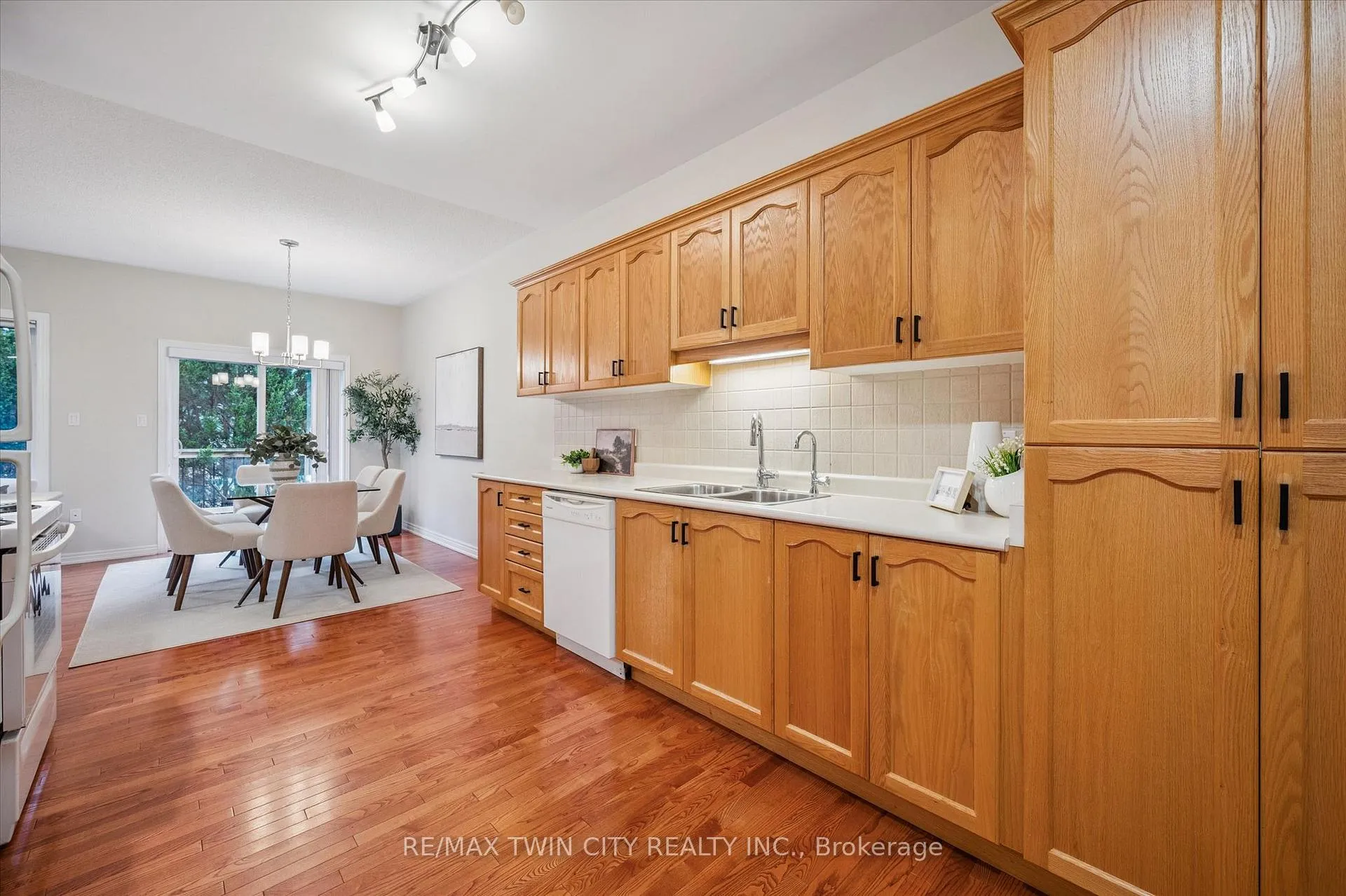 Photo 6 of Unit 9, 100 Idle Creek Drive, Kitchener — HOMEH