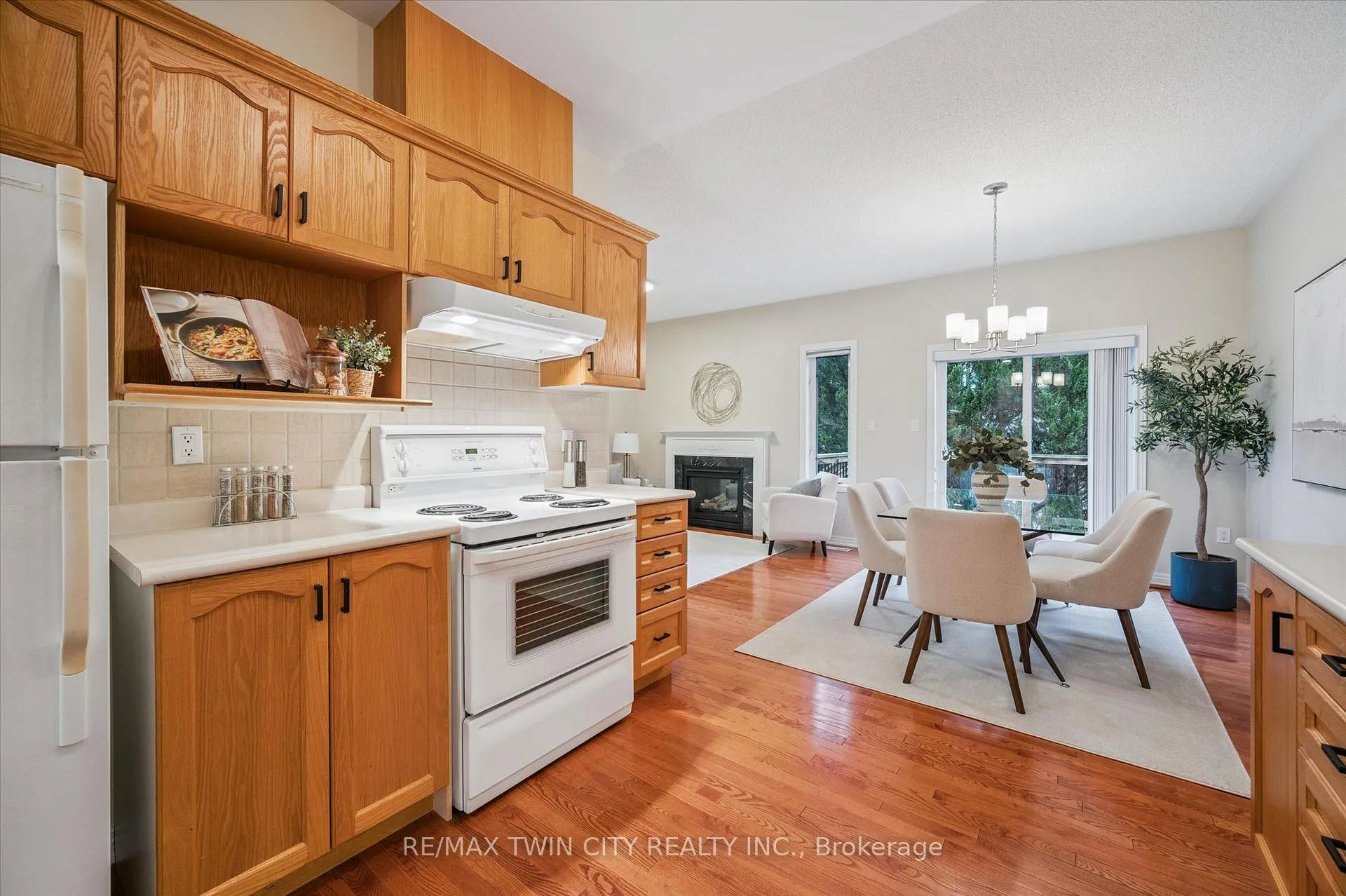 Photo 7 of Unit 9, 100 Idle Creek Drive, Kitchener — HOMEH