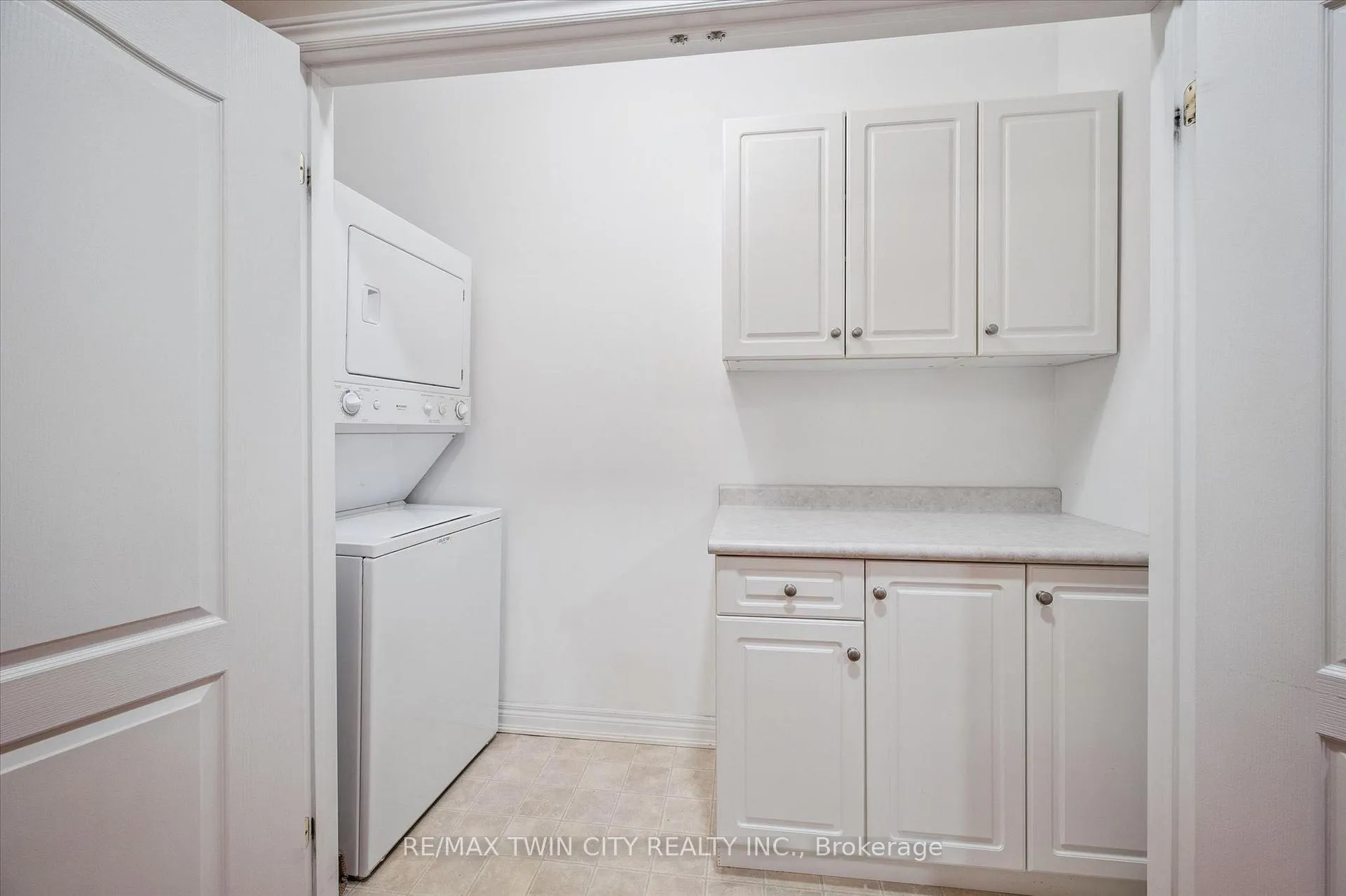 Photo 8 of Unit 9, 100 Idle Creek Drive, Kitchener — HOMEH