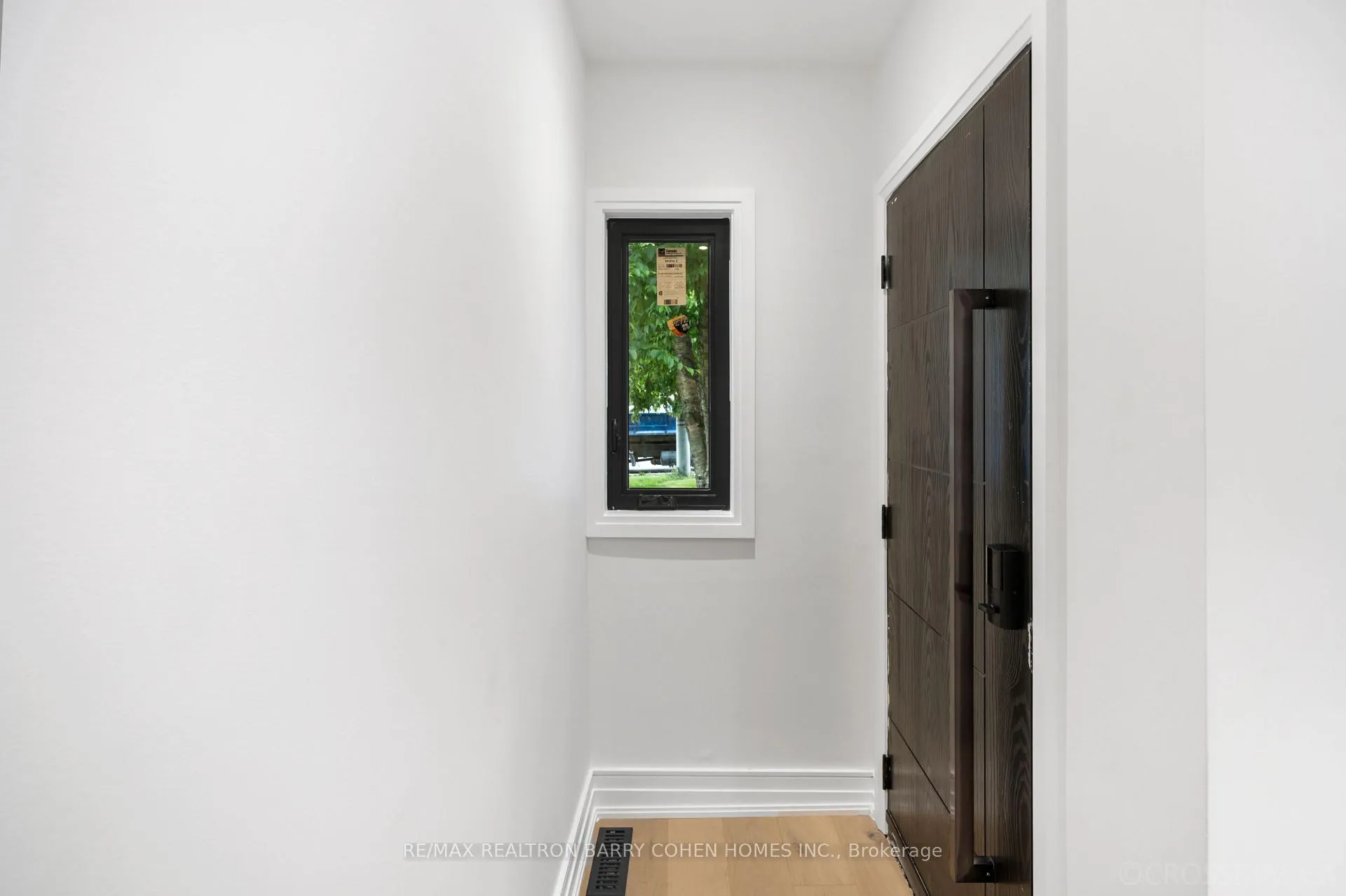 Photo 2 of 12 Fairfield Road, Toronto, Mount Pleasant East — HOMEH