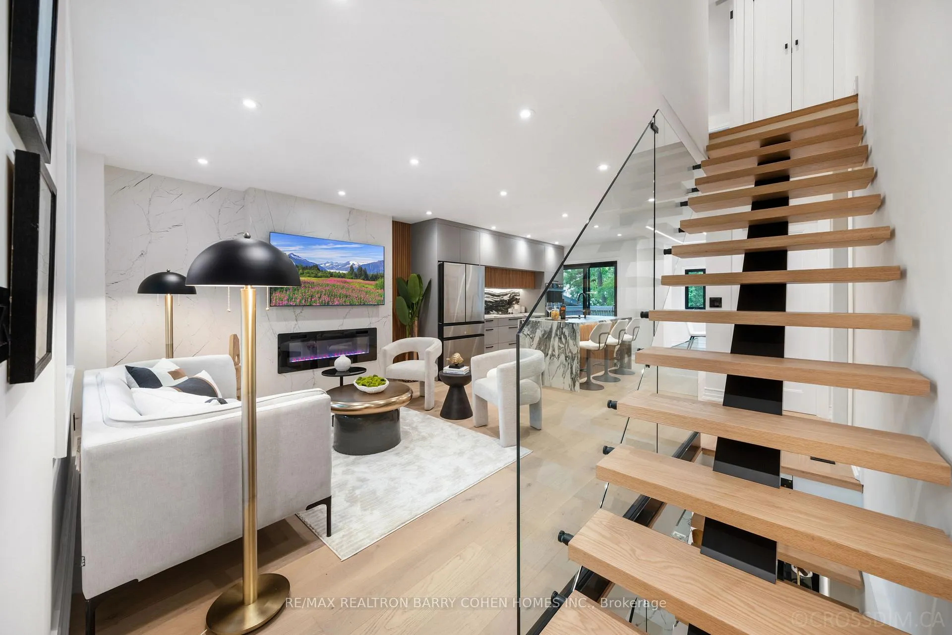 Photo 3 of 12 Fairfield Road, Toronto, Mount Pleasant East — HOMEH