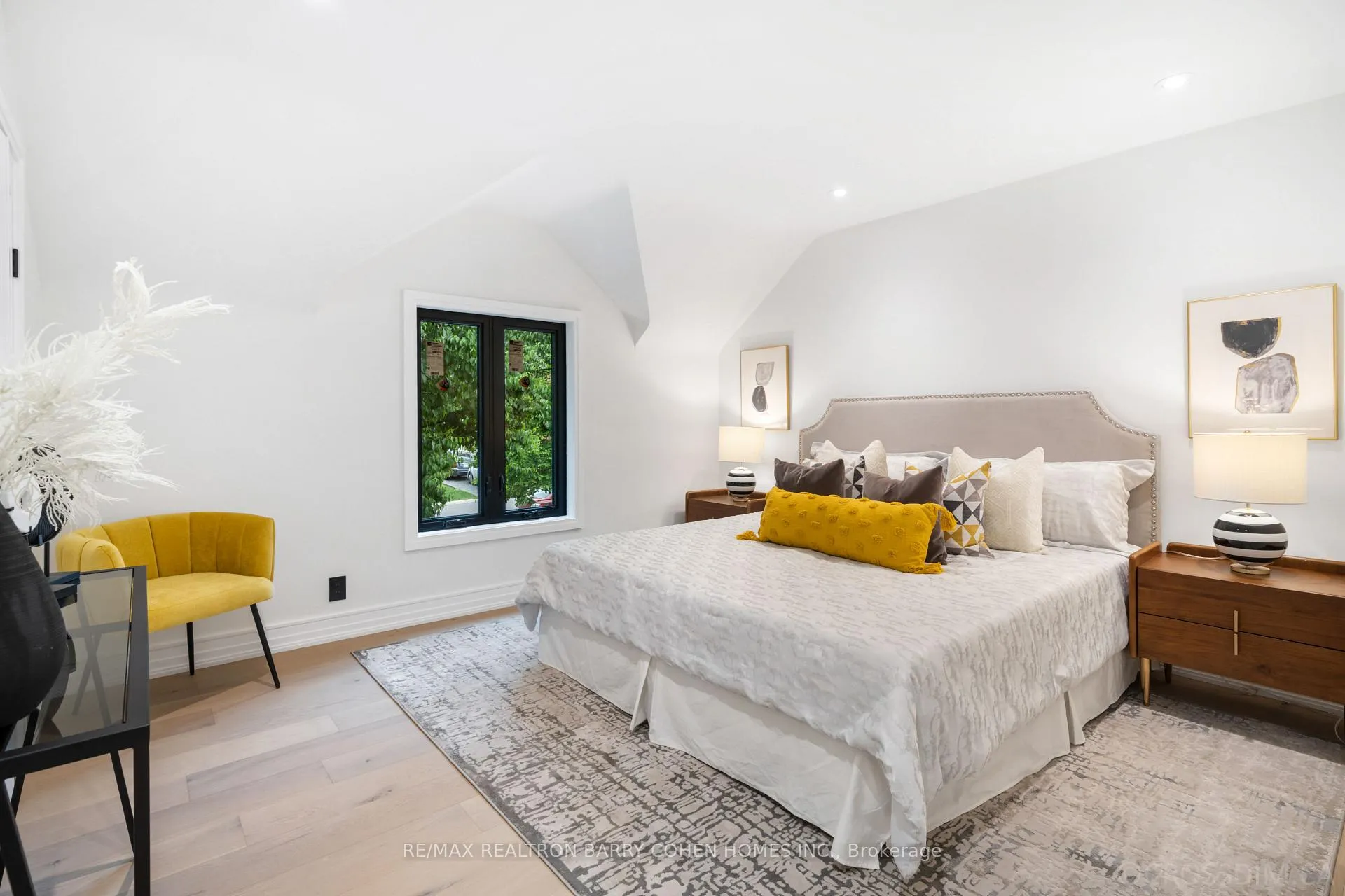 Photo 16 of 12 Fairfield Road, Toronto, Mount Pleasant East — HOMEH