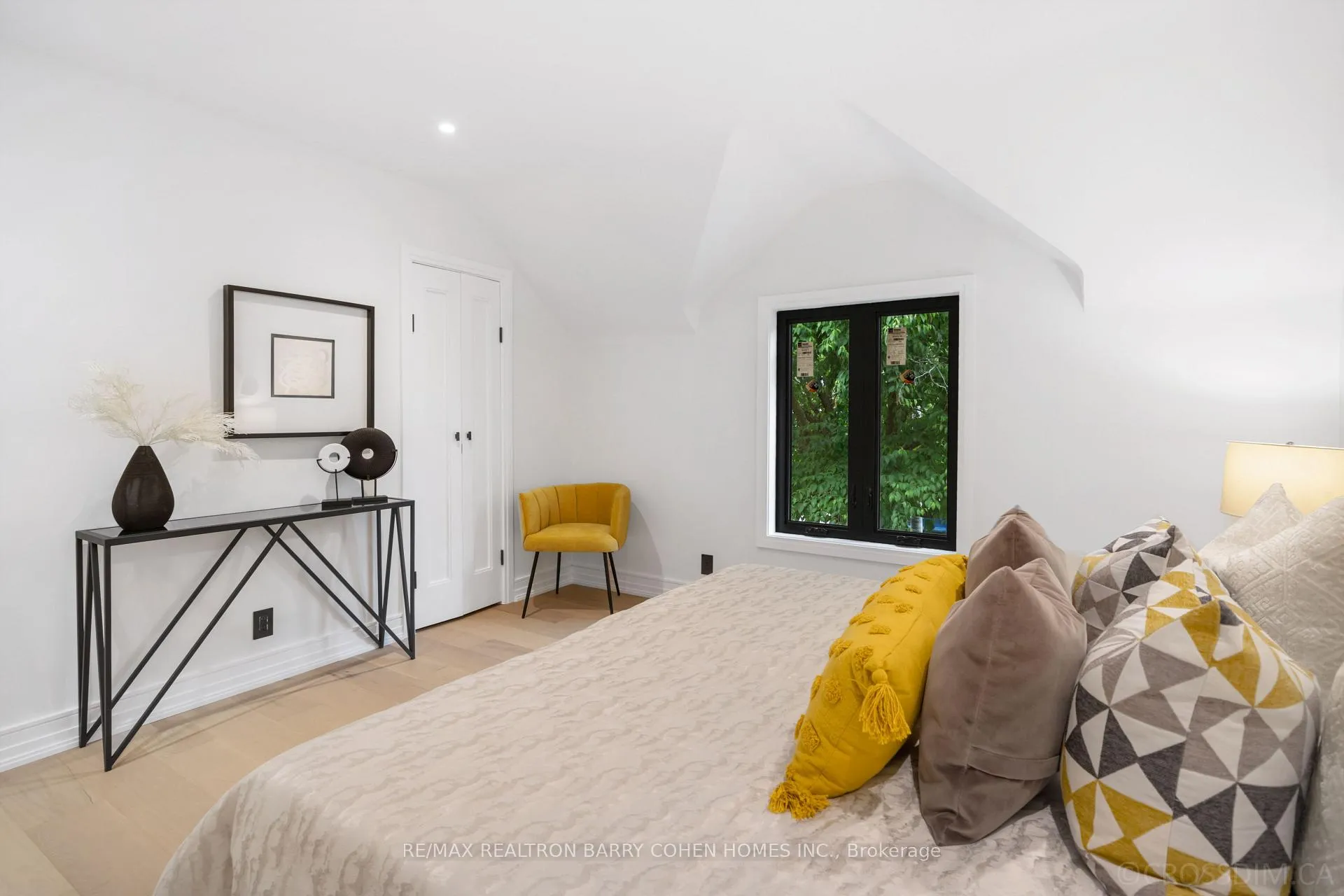 Photo 17 of 12 Fairfield Road, Toronto, Mount Pleasant East — HOMEH