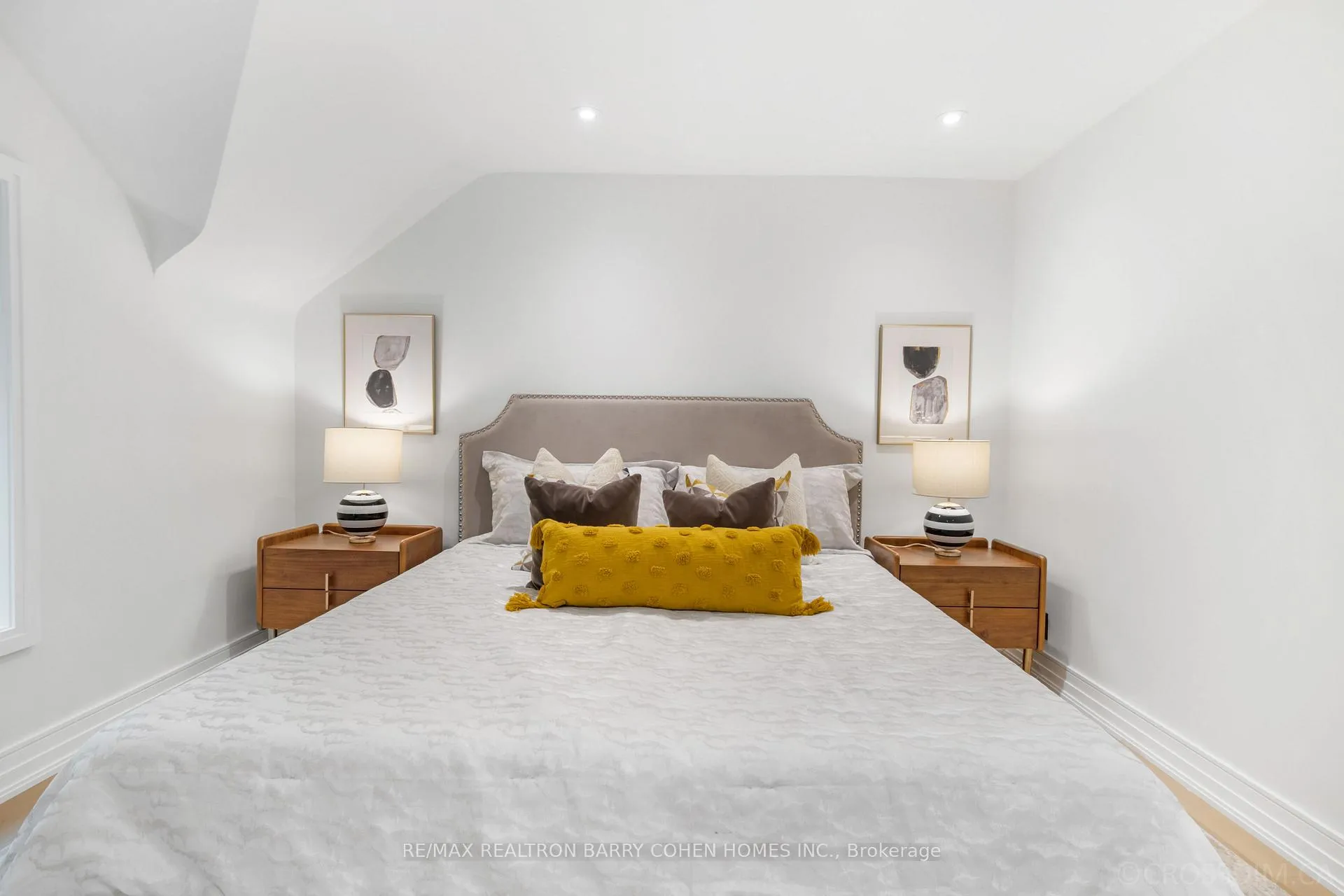 Photo 20 of 12 Fairfield Road, Toronto, Mount Pleasant East — HOMEH