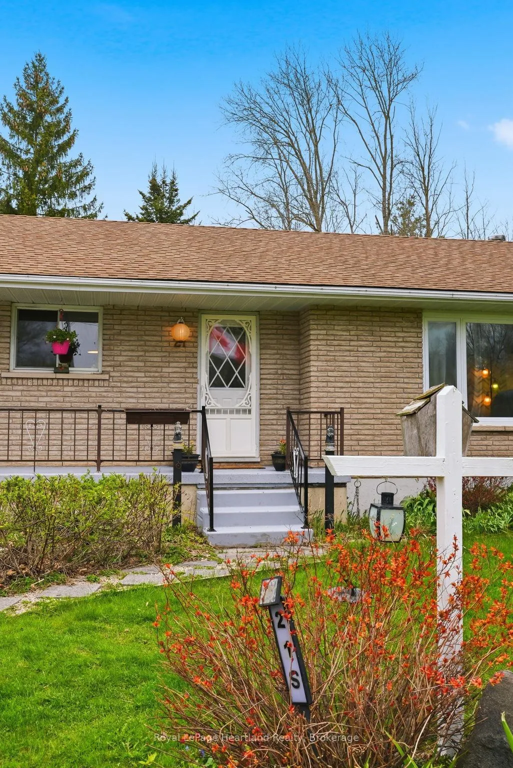 Photo 3 of 21 Brown Street S, Minto — HOMEH