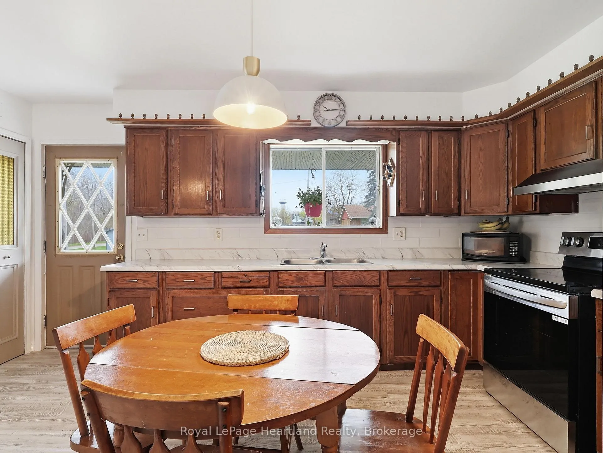 Photo 11 of 21 Brown Street S, Minto — HOMEH
