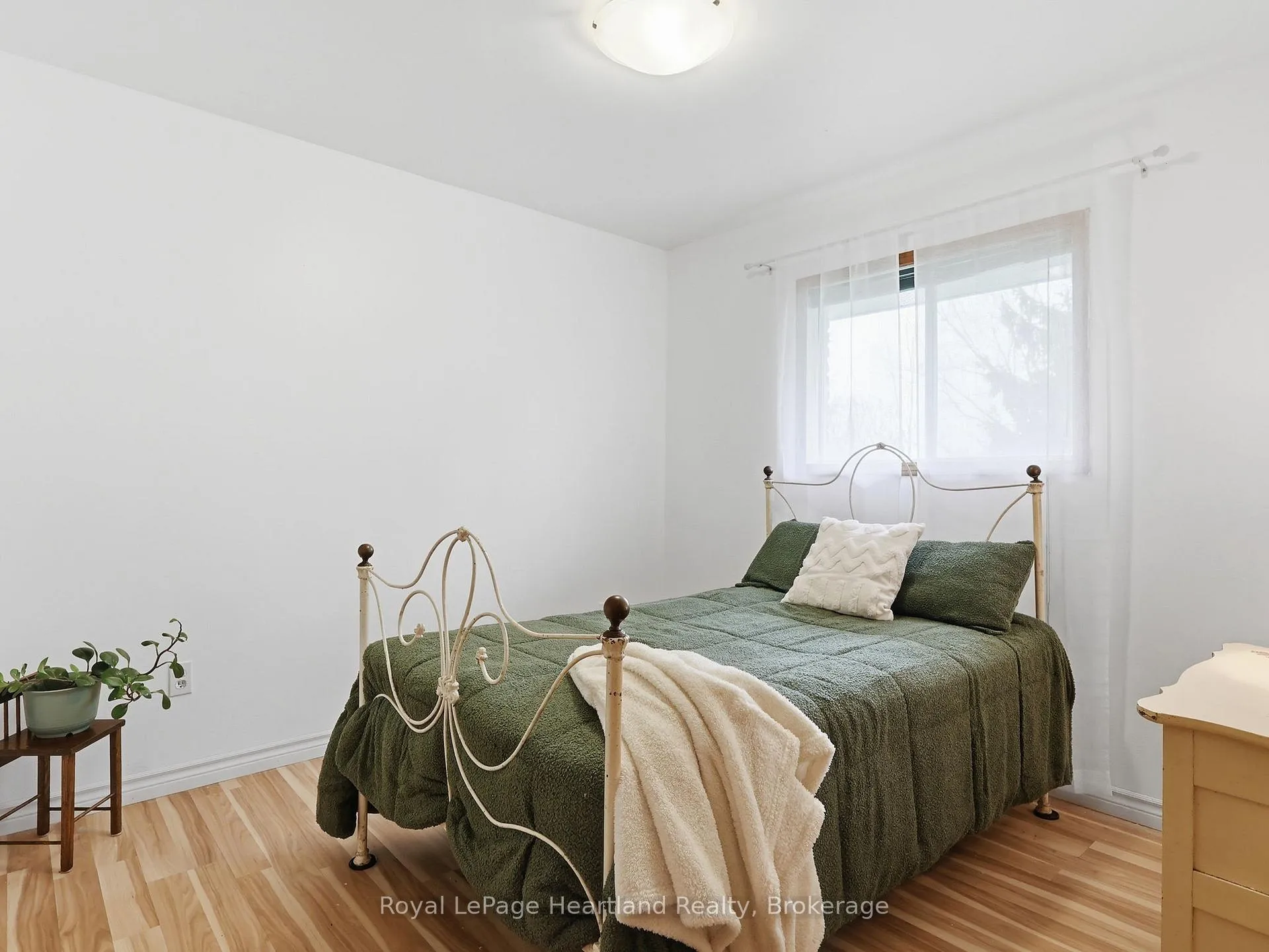 Photo 15 of 21 Brown Street S, Minto — HOMEH