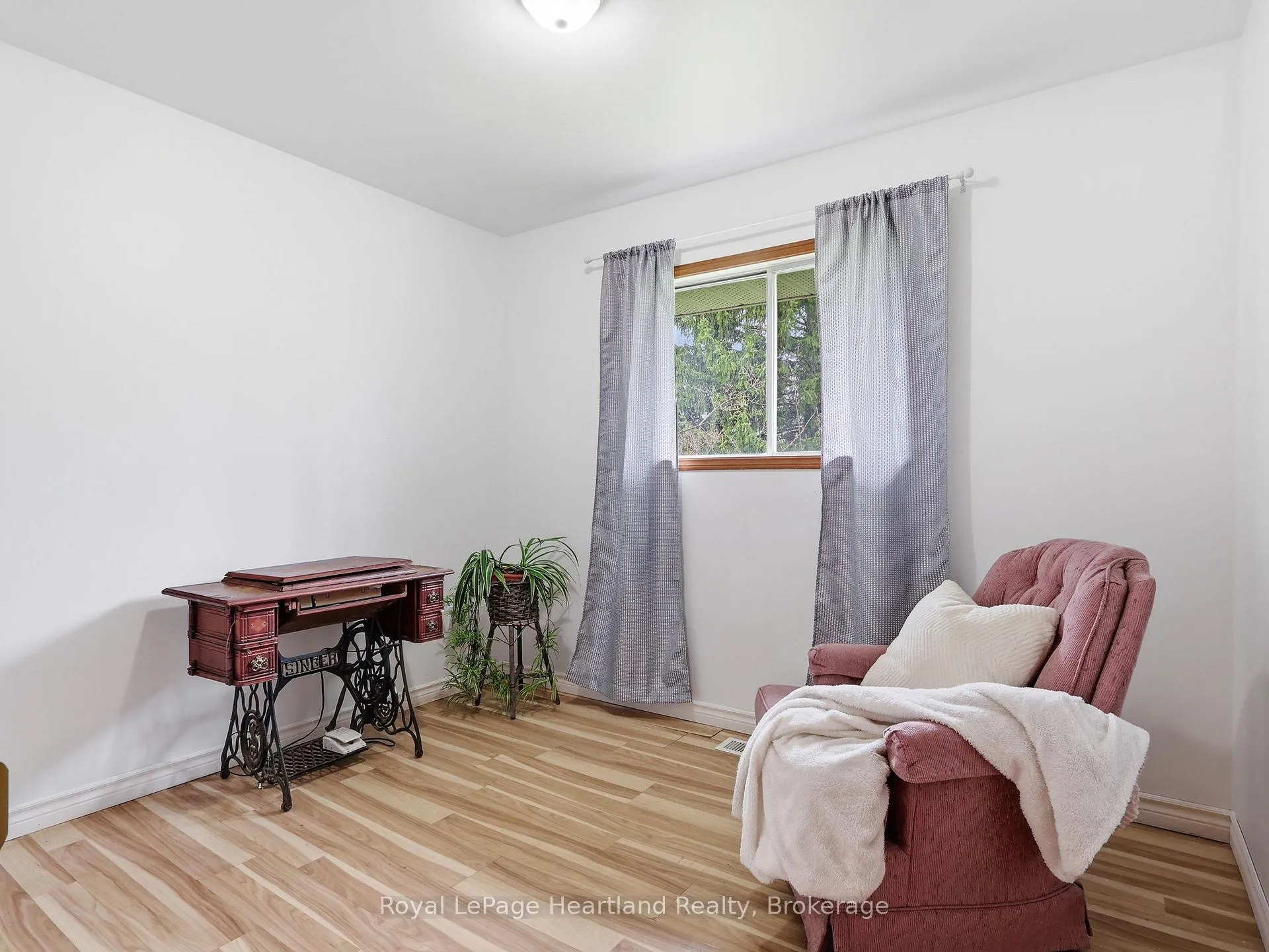 Photo 17 of 21 Brown Street S, Minto — HOMEH