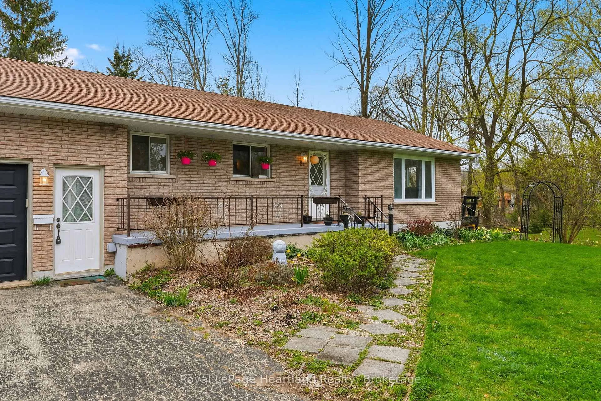 Photo 31 of 21 Brown Street S, Minto — HOMEH