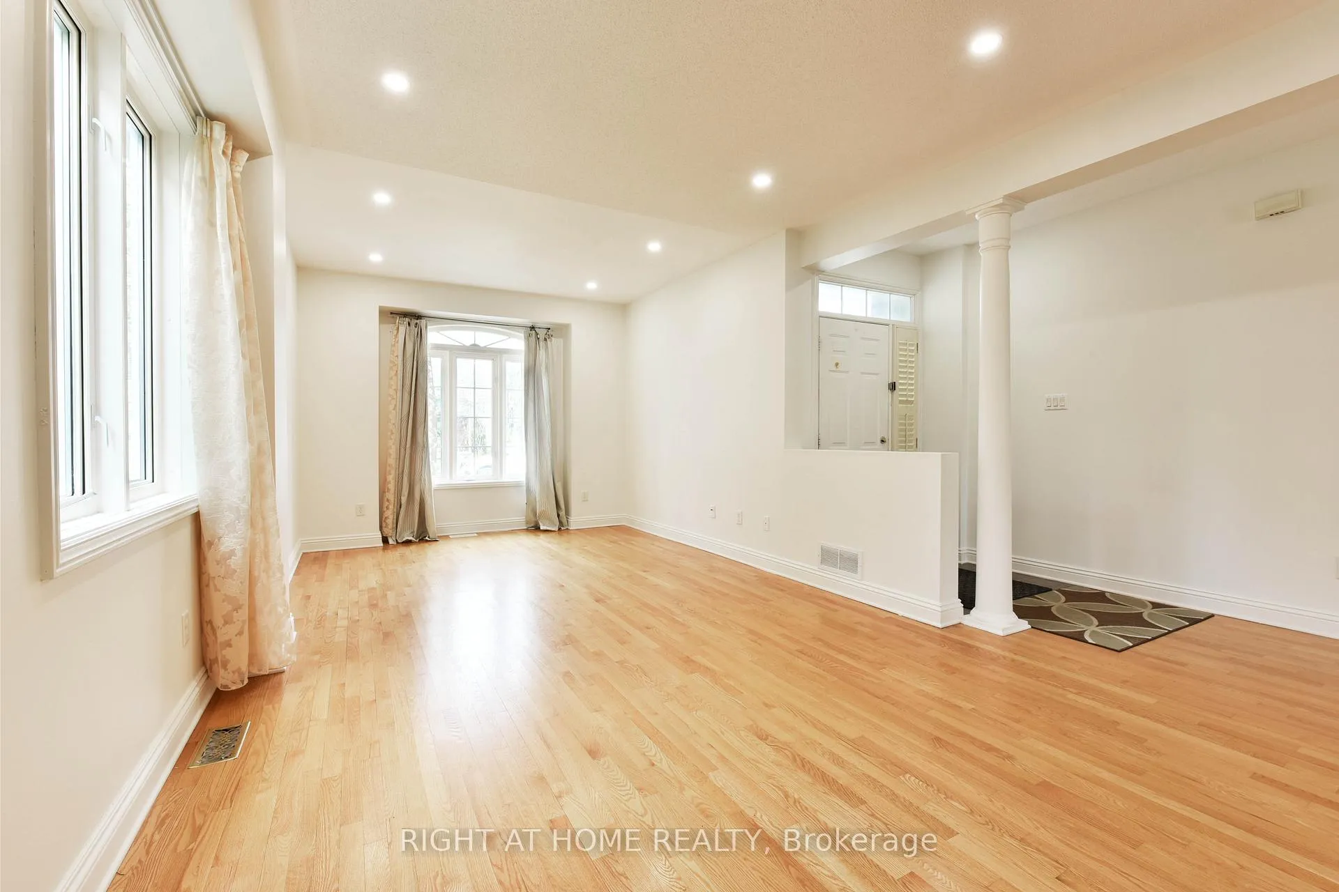 Photo 3 of 11 Cheltonia Way, Ottawa, Kanata - Kanata Lakes/Heritage Hills — HOMEH