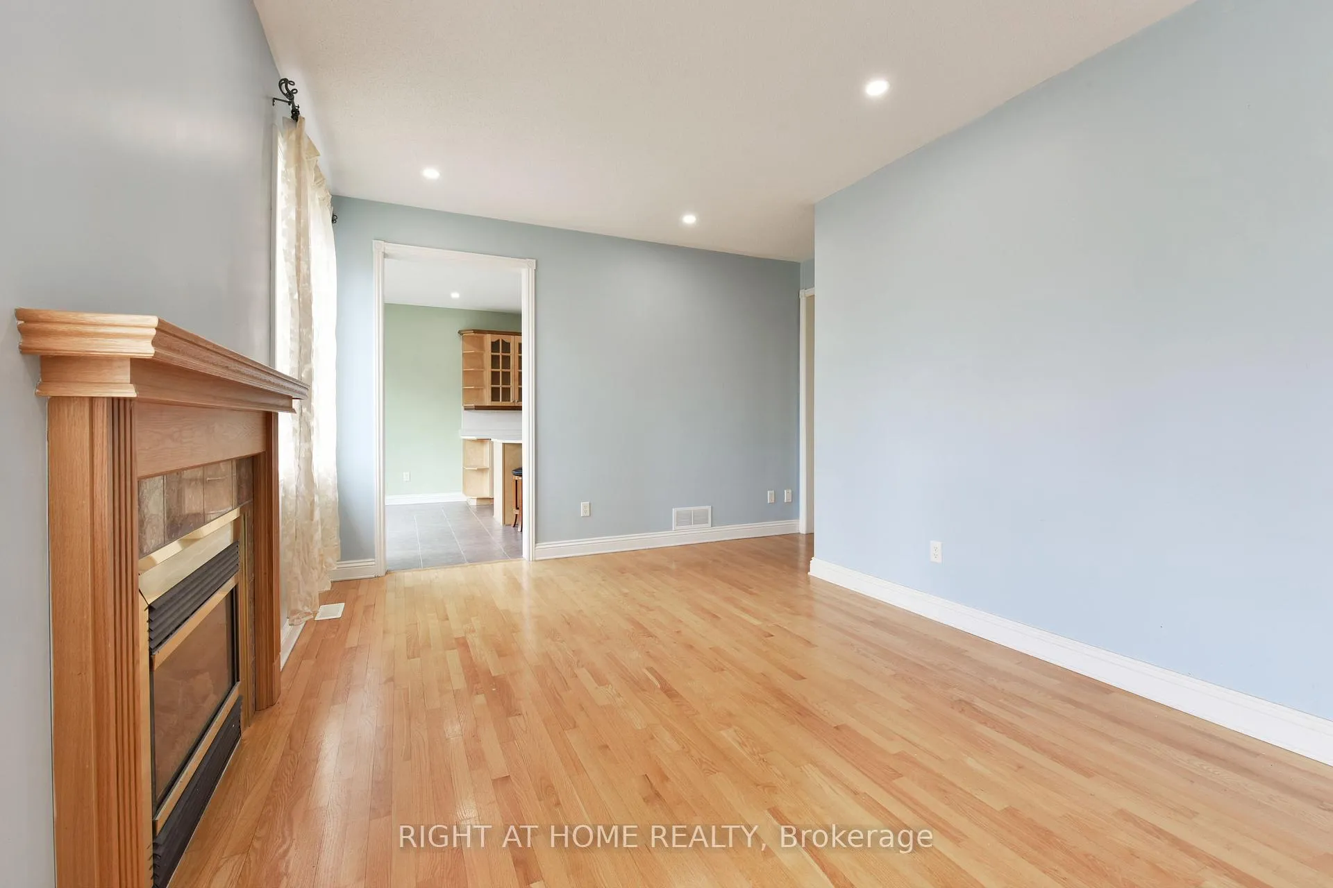 Photo 8 of 11 Cheltonia Way, Ottawa, Kanata - Kanata Lakes/Heritage Hills — HOMEH