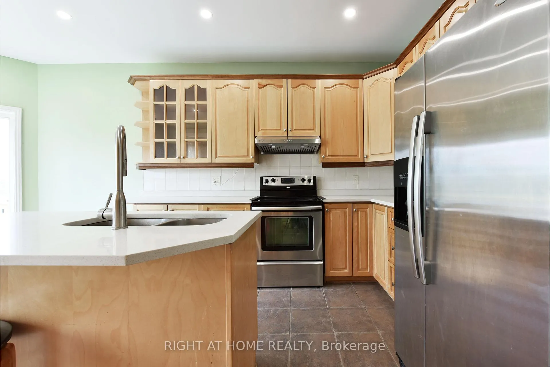 Photo 10 of 11 Cheltonia Way, Ottawa, Kanata - Kanata Lakes/Heritage Hills — HOMEH