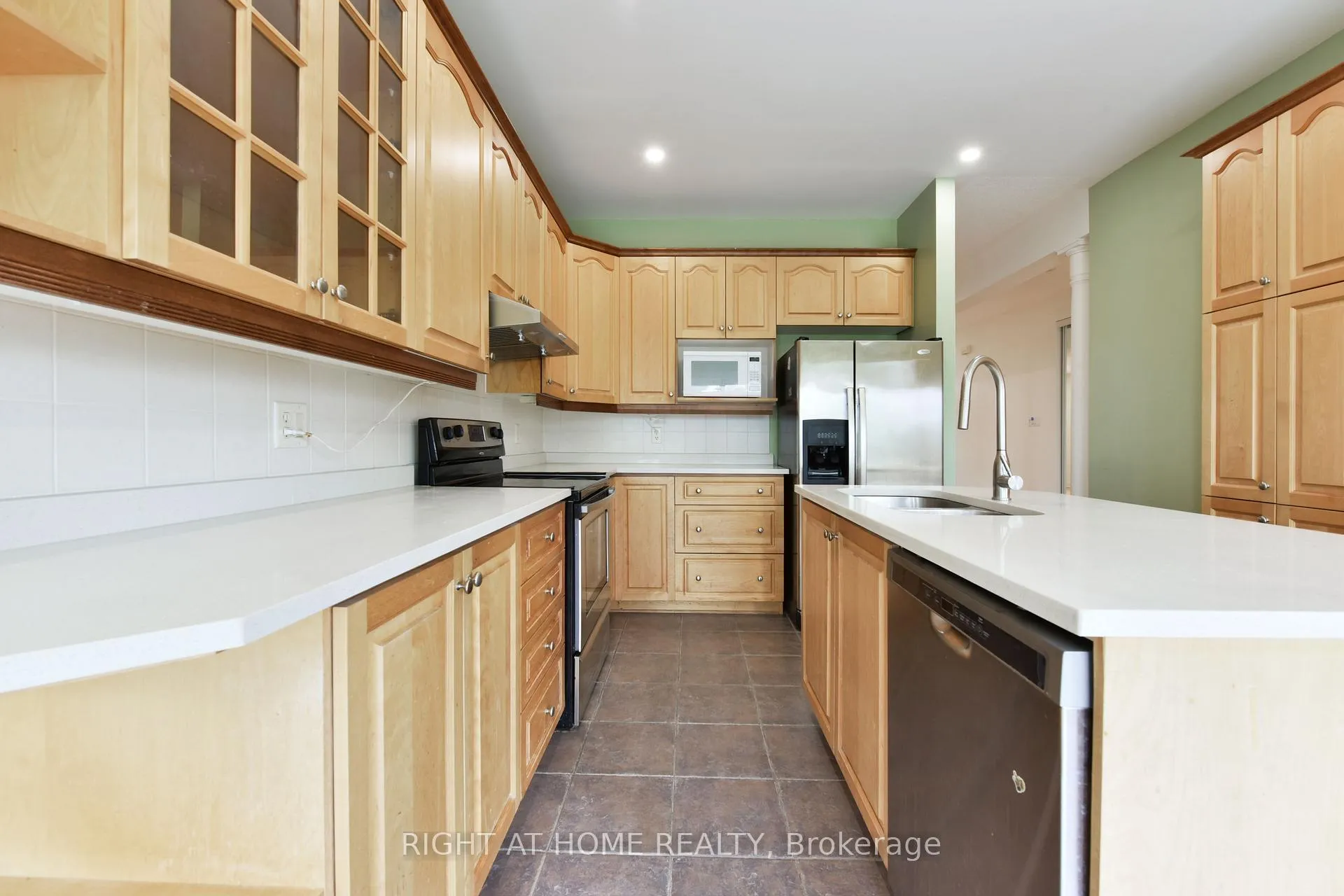 Photo 12 of 11 Cheltonia Way, Ottawa, Kanata - Kanata Lakes/Heritage Hills — HOMEH