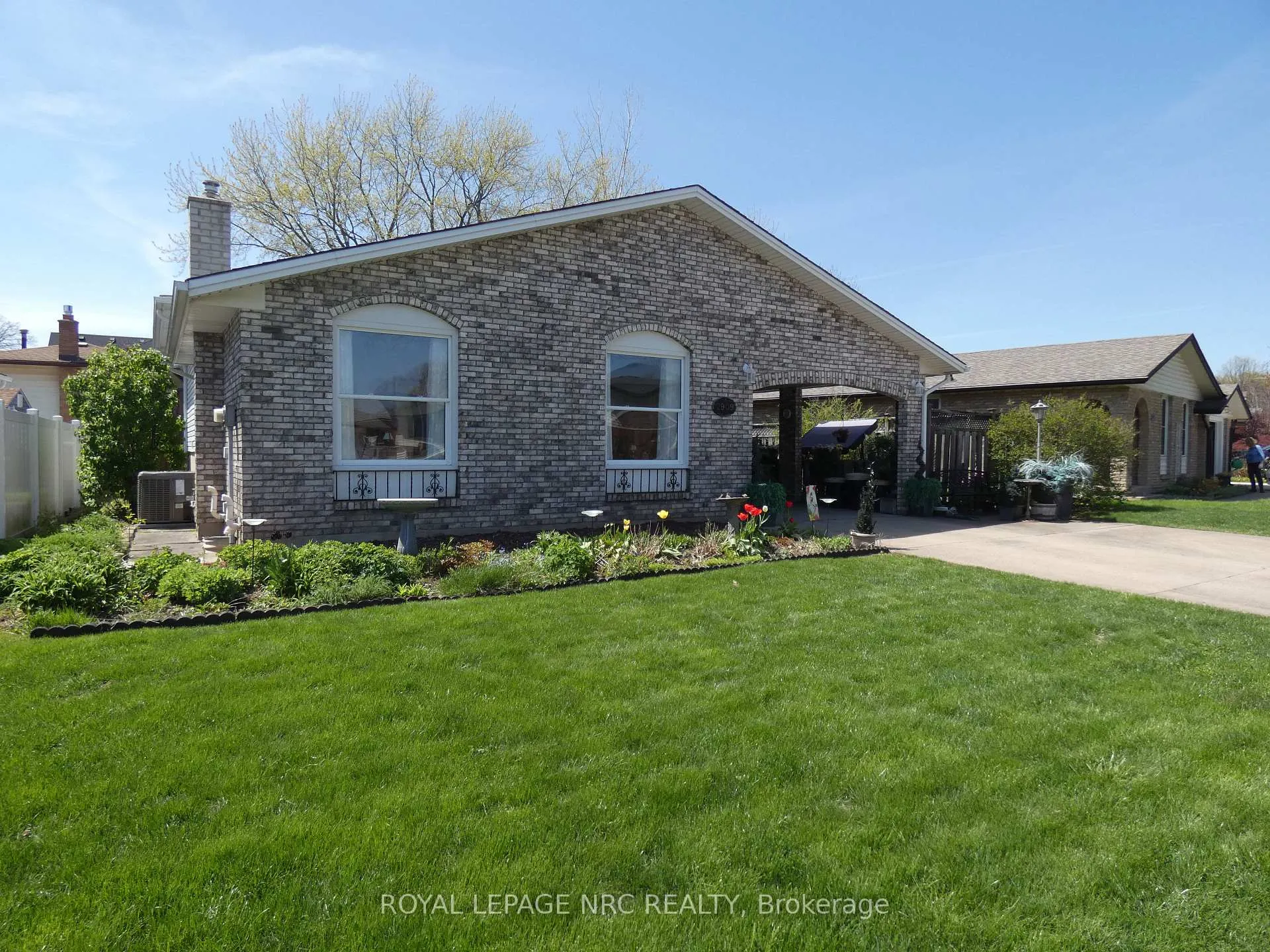 Photo 1 of 2909 Henley Avenue, Niagara Falls, Church's Lane — HOMEH