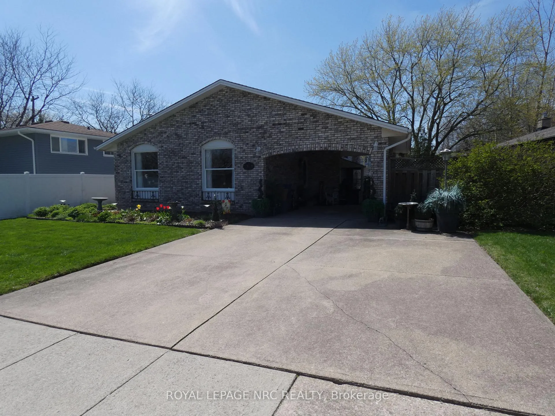 Photo 3 of 2909 Henley Avenue, Niagara Falls, Church's Lane — HOMEH