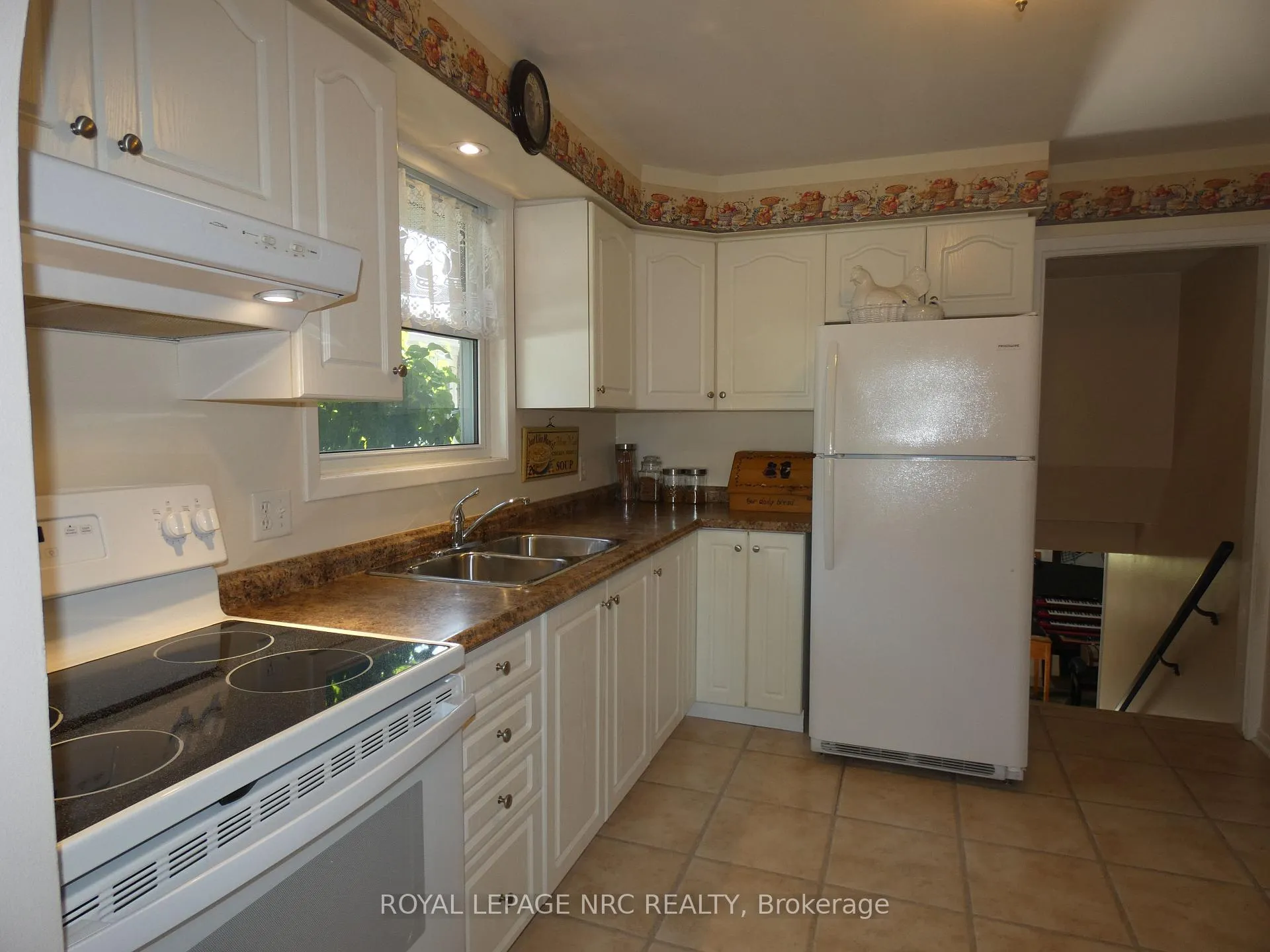 Photo 8 of 2909 Henley Avenue, Niagara Falls, Church's Lane — HOMEH