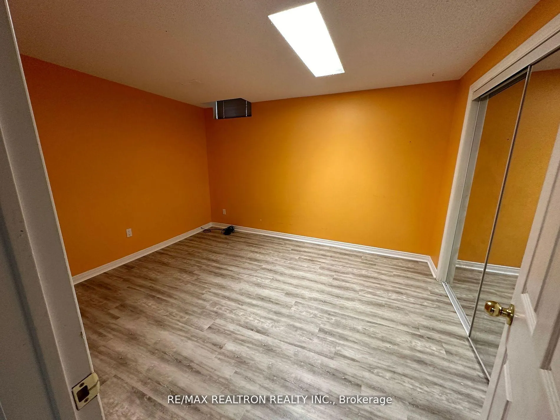 Photo 3 of 426 Herridge Circle, Newmarket, Huron Heights-Leslie Valley — HOMEH