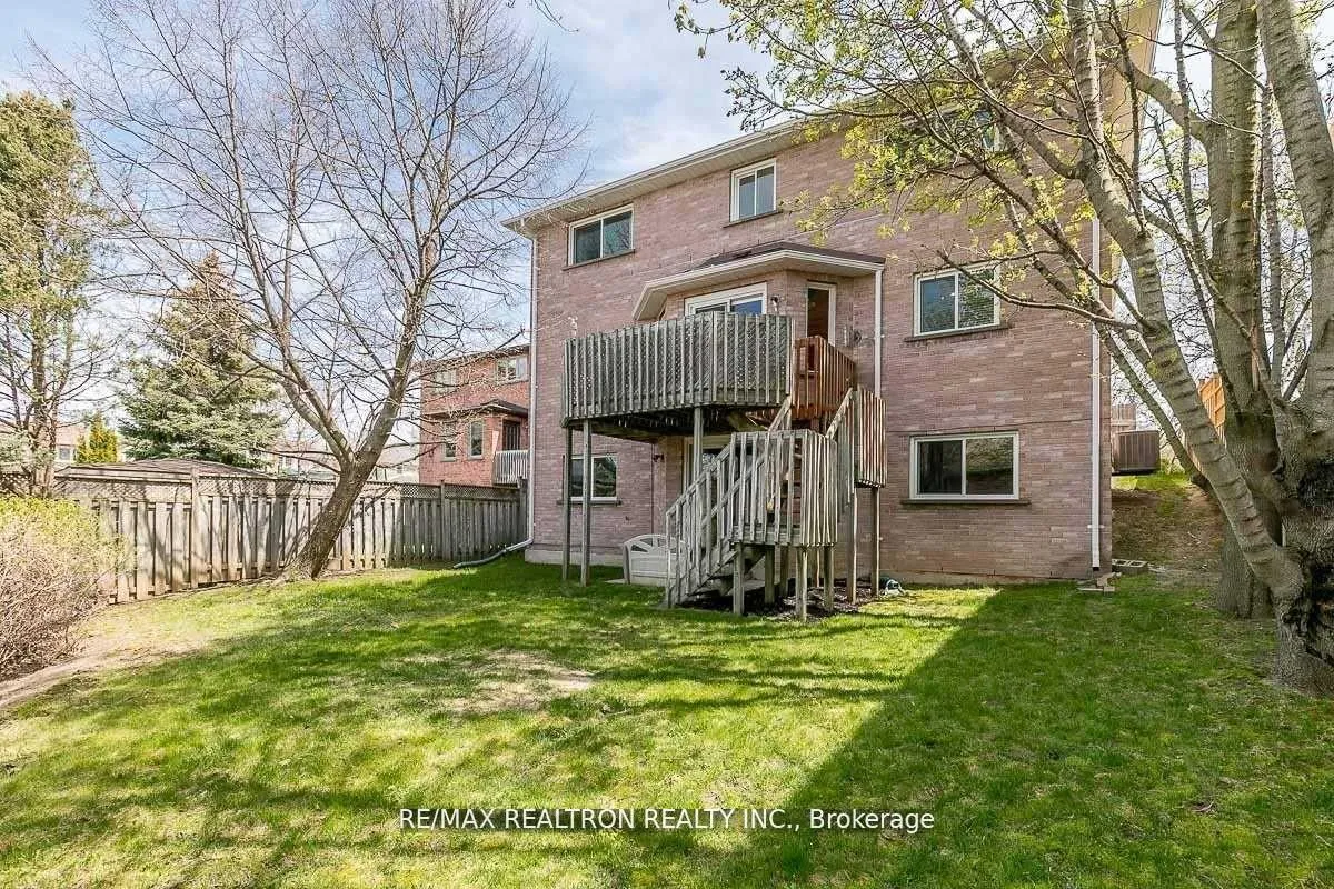 Photo 8 of 426 Herridge Circle, Newmarket, Huron Heights-Leslie Valley — HOMEH
