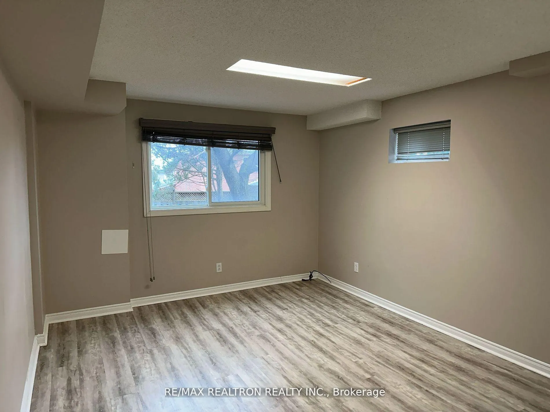 Photo 11 of 426 Herridge Circle, Newmarket, Huron Heights-Leslie Valley — HOMEH