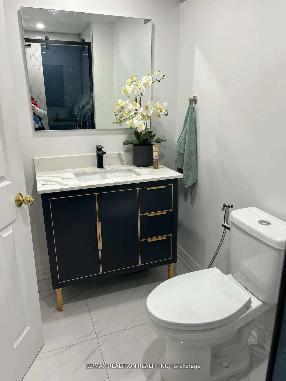 Photo 12 of 426 Herridge Circle, Newmarket, Huron Heights-Leslie Valley — HOMEH
