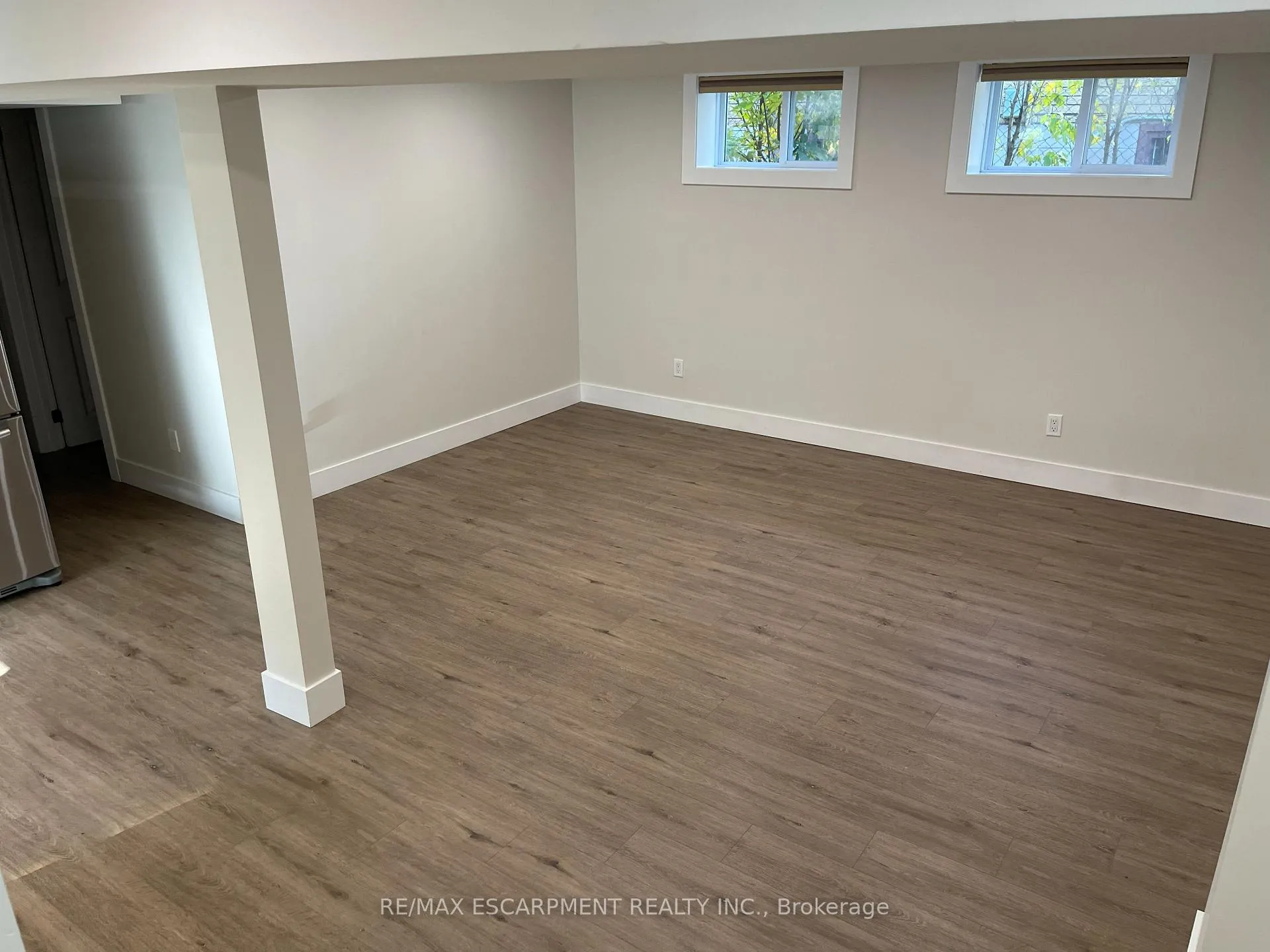 Photo 4 of Unit 2, 8 Alderney Avenue, Hamilton, Hill Park — HOMEH