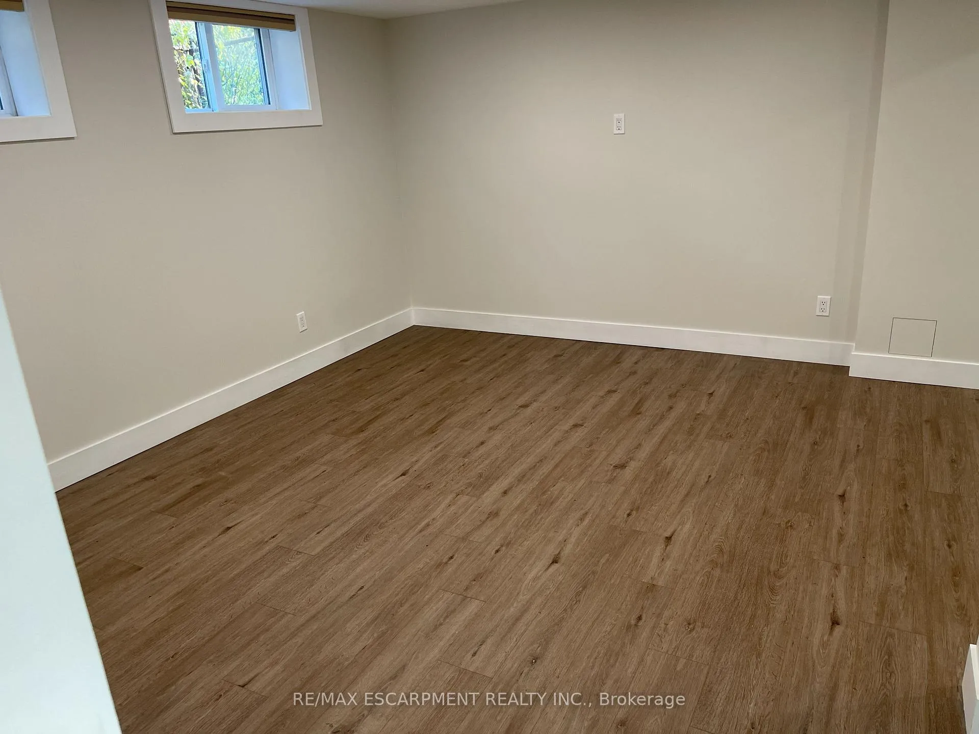 Photo 6 of Unit 2, 8 Alderney Avenue, Hamilton, Hill Park — HOMEH
