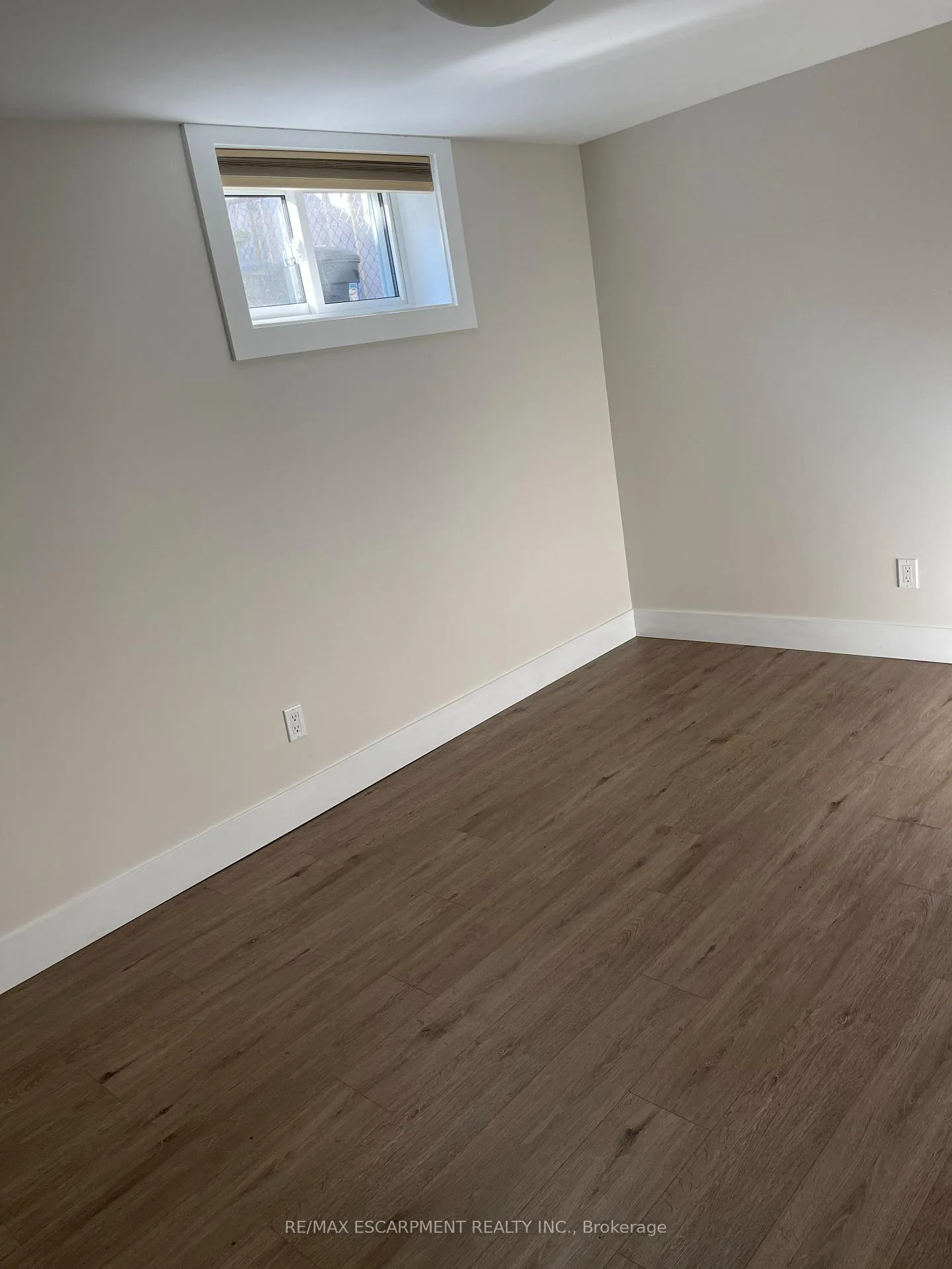 Photo 8 of Unit 2, 8 Alderney Avenue, Hamilton, Hill Park — HOMEH