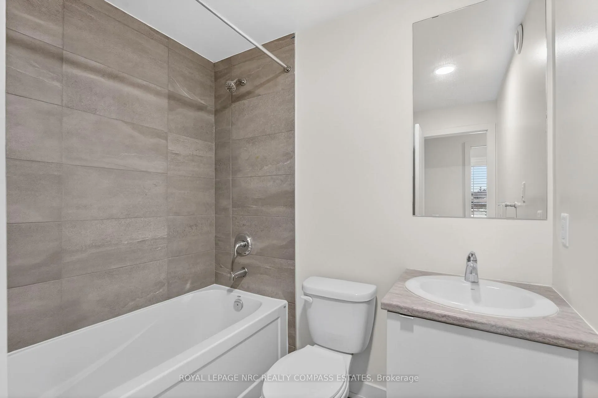Photo 11 of Unit 201A, 16 Melbourne Avenue, St. Catharines, E. Chester — HOMEH
