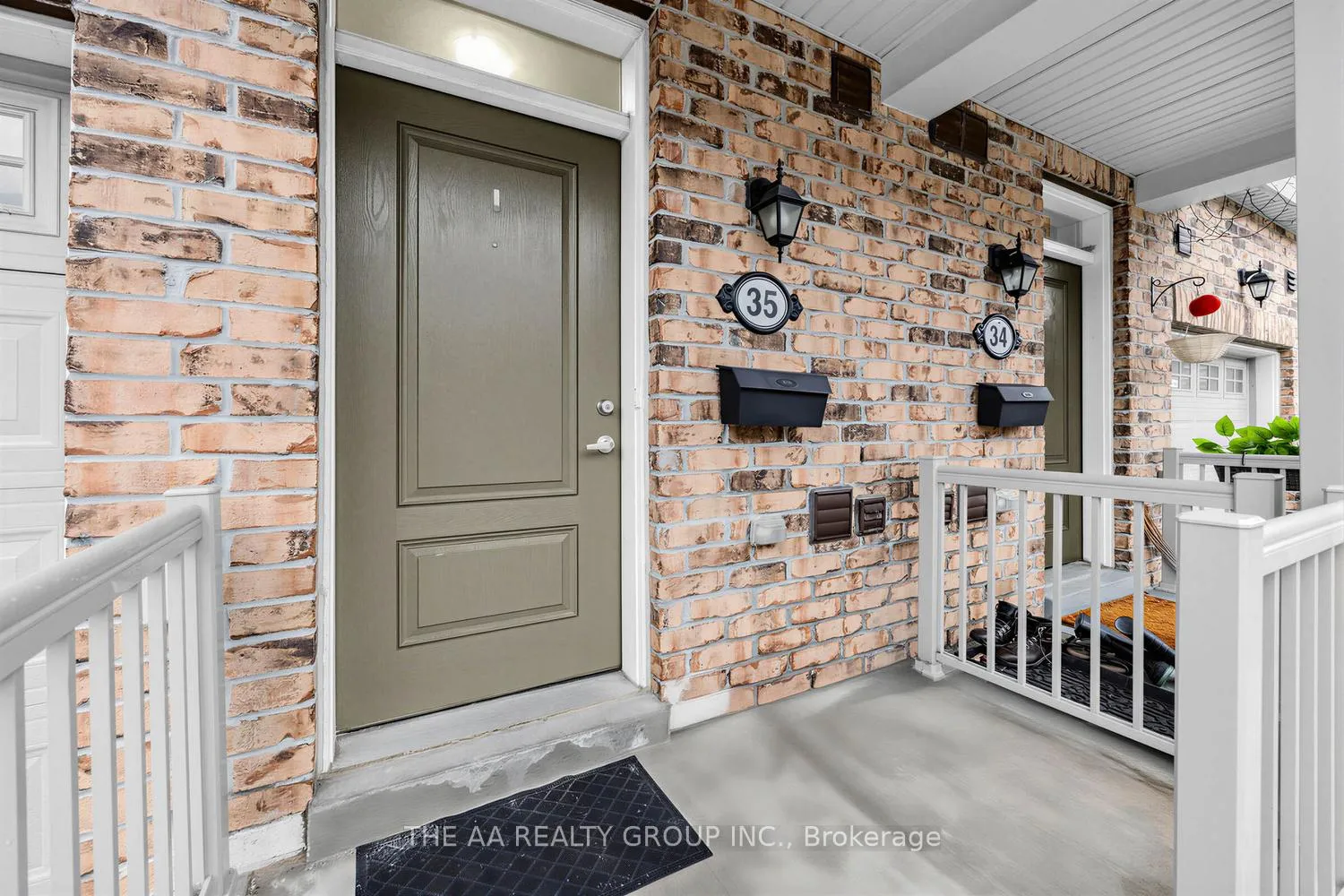 Front of Unit 35, 50 Edinburgh Drive W