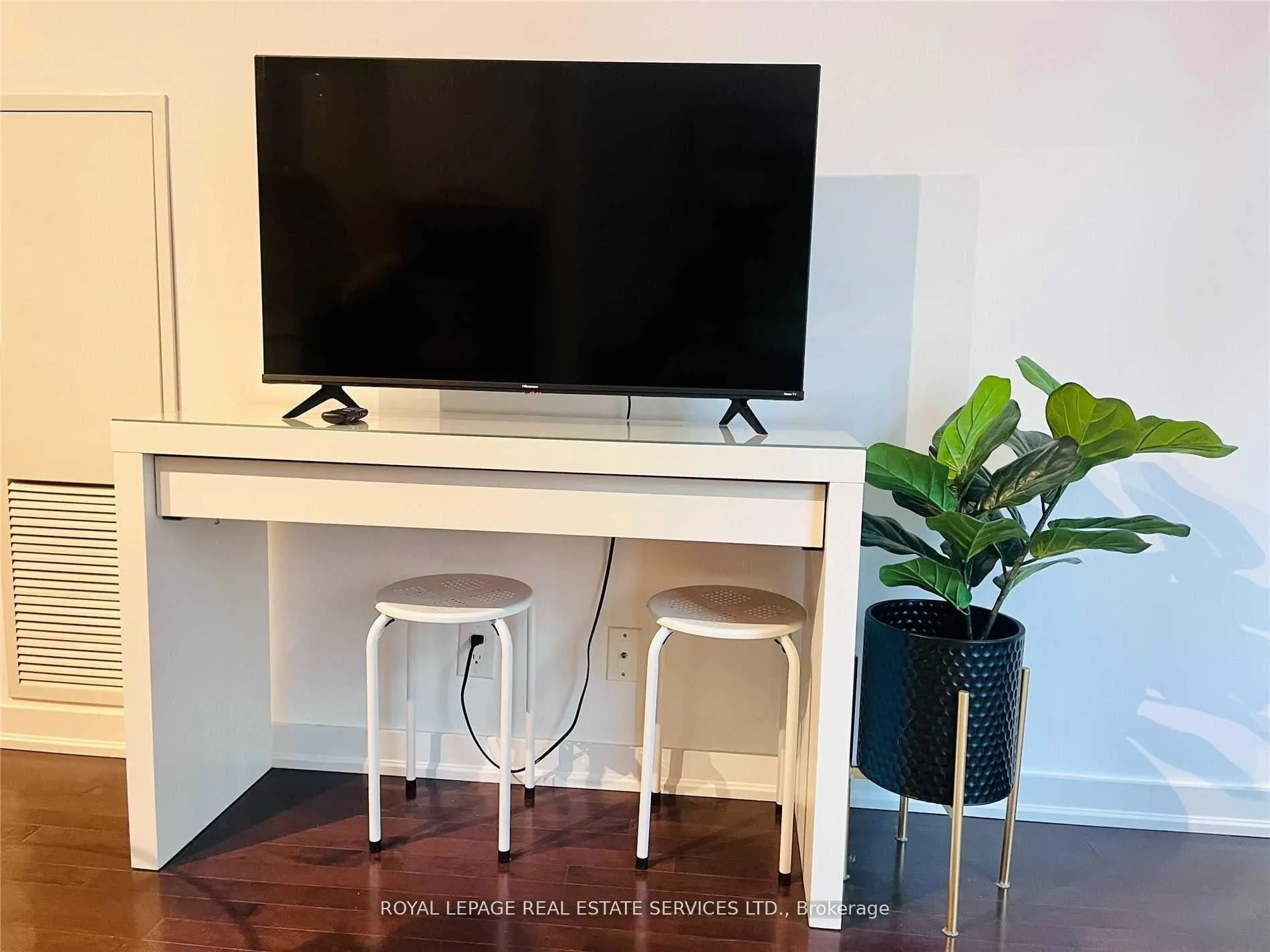 Photo 9 of Unit 1909, 14 York Street E, Toronto, Waterfront Communities — HOMEH