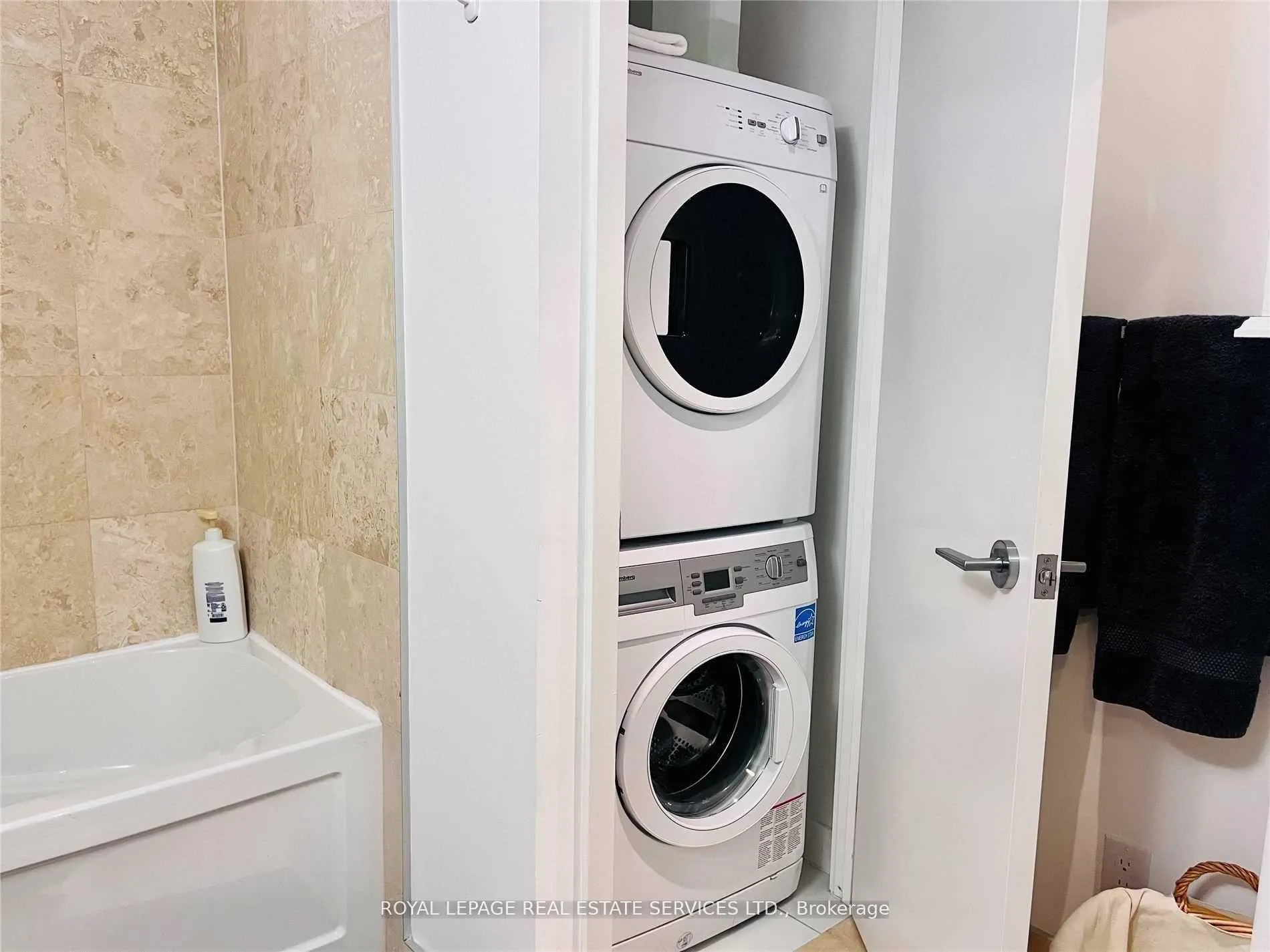 Photo 18 of Unit 1909, 14 York Street E, Toronto, Waterfront Communities — HOMEH