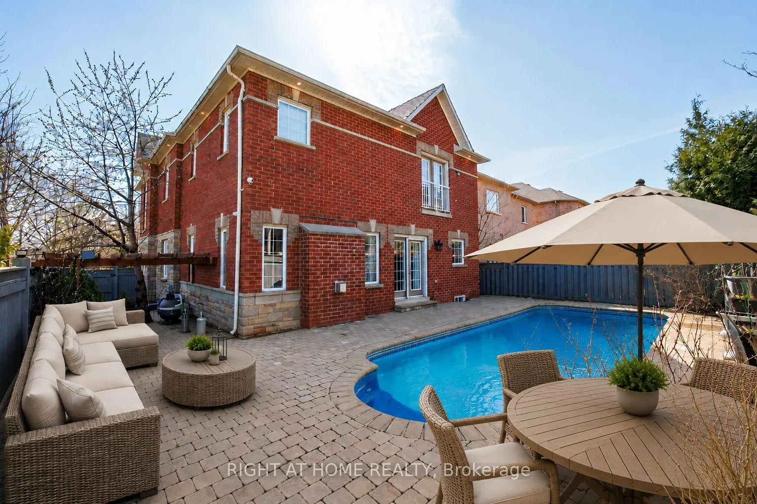 Photo 3 of 116 Knightshade Drive, Vaughan, Patterson — HOMEH