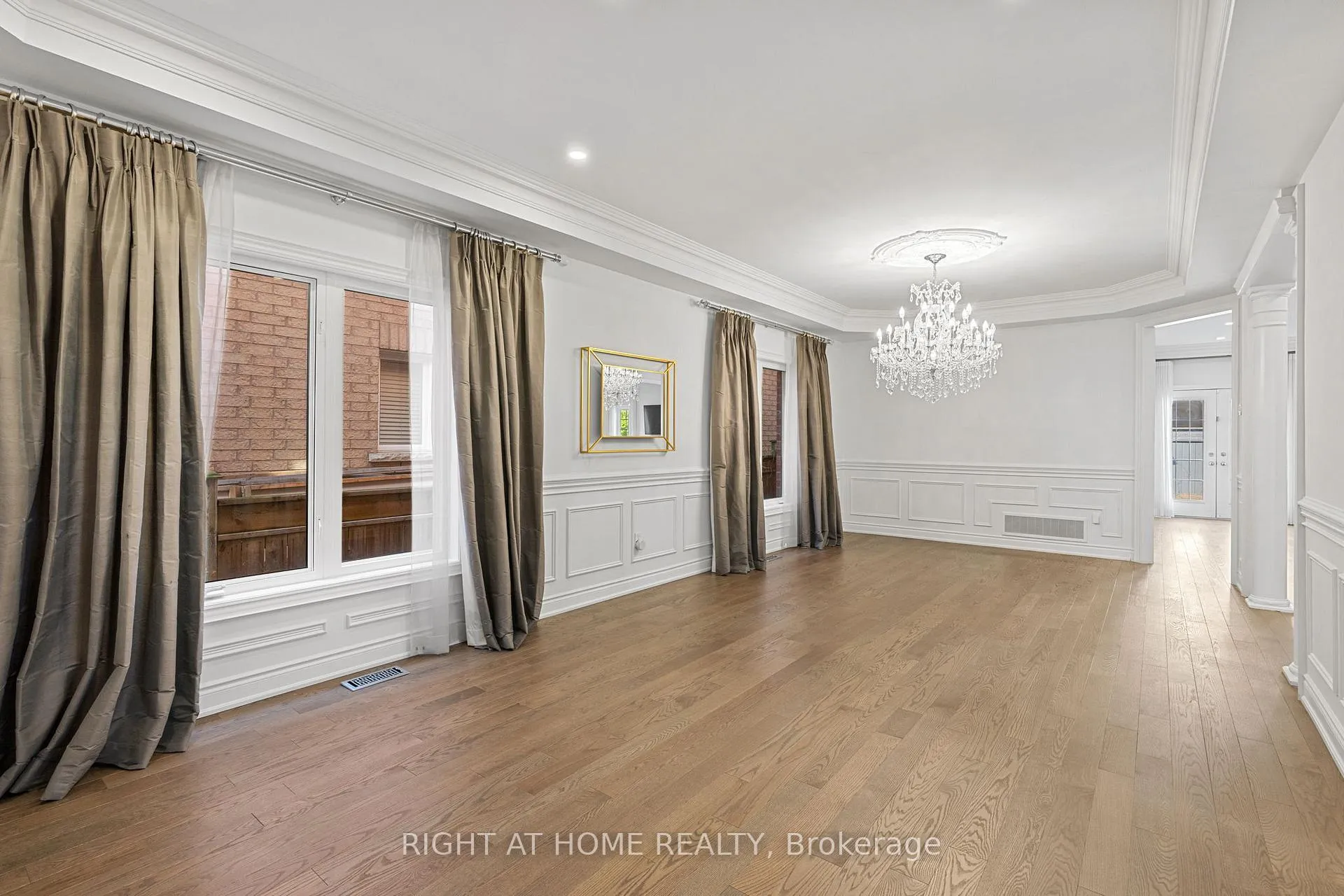 Photo 6 of 116 Knightshade Drive, Vaughan, Patterson — HOMEH