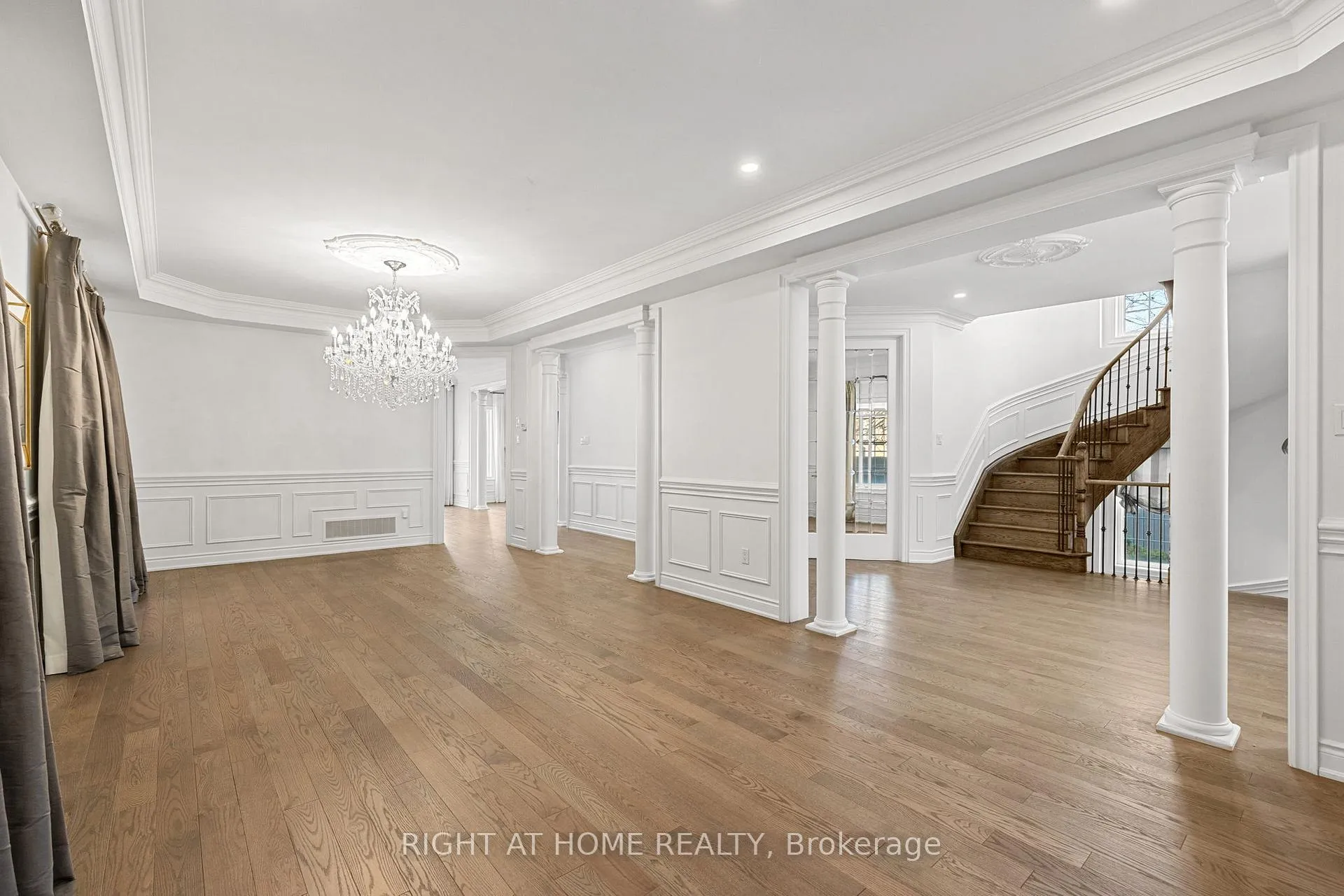 Photo 7 of 116 Knightshade Drive, Vaughan, Patterson — HOMEH