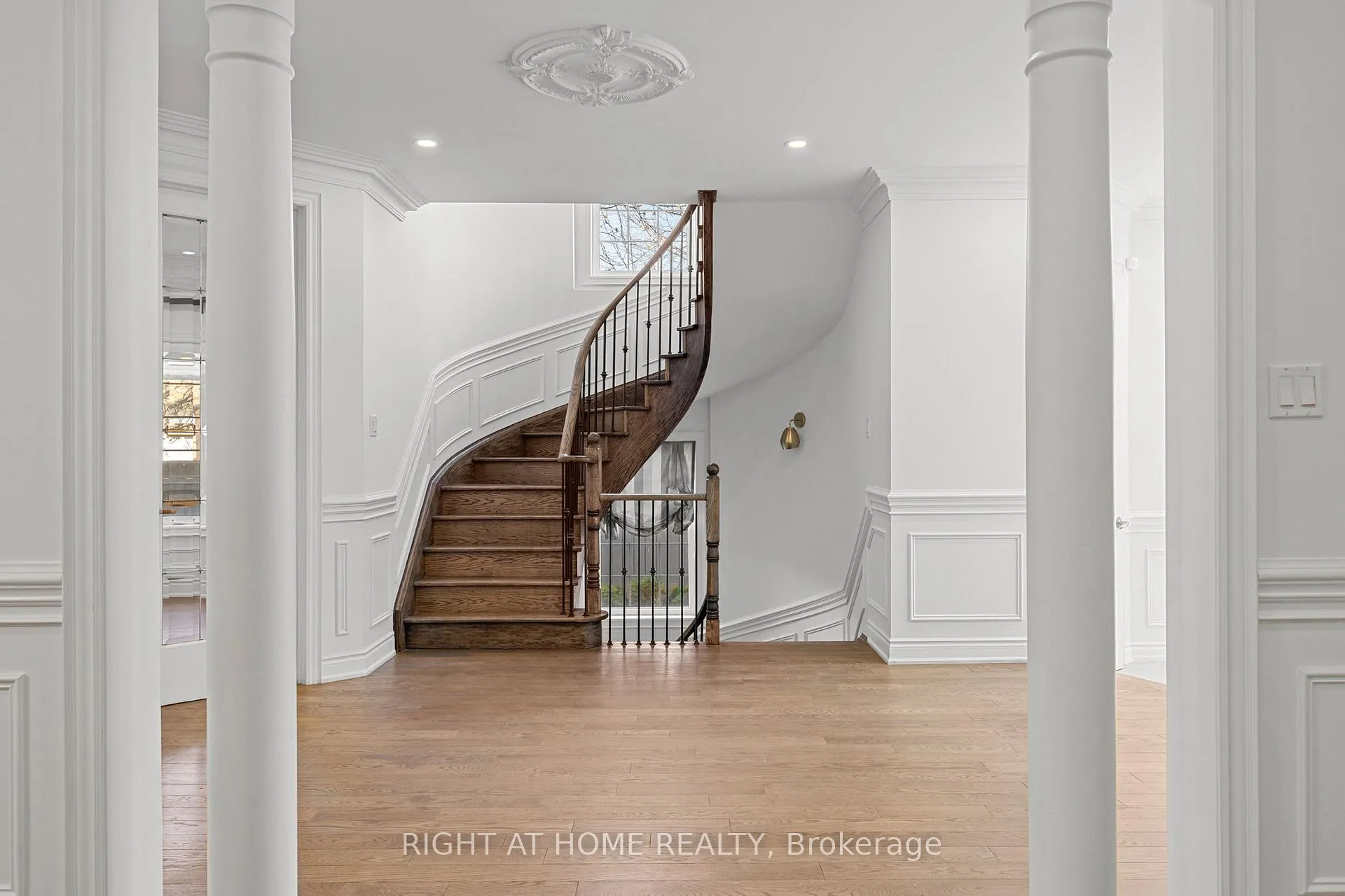 Photo 8 of 116 Knightshade Drive, Vaughan, Patterson — HOMEH